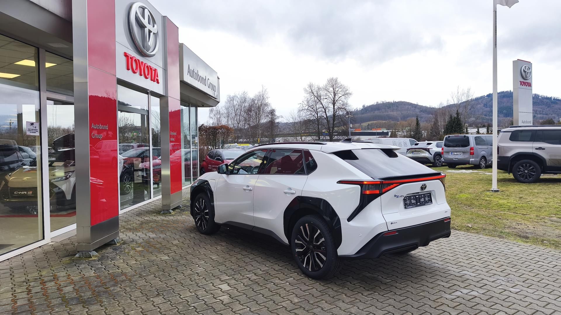 Toyota bZ4X, BEV 4X4 - EXECUTIVE - fotka 6
