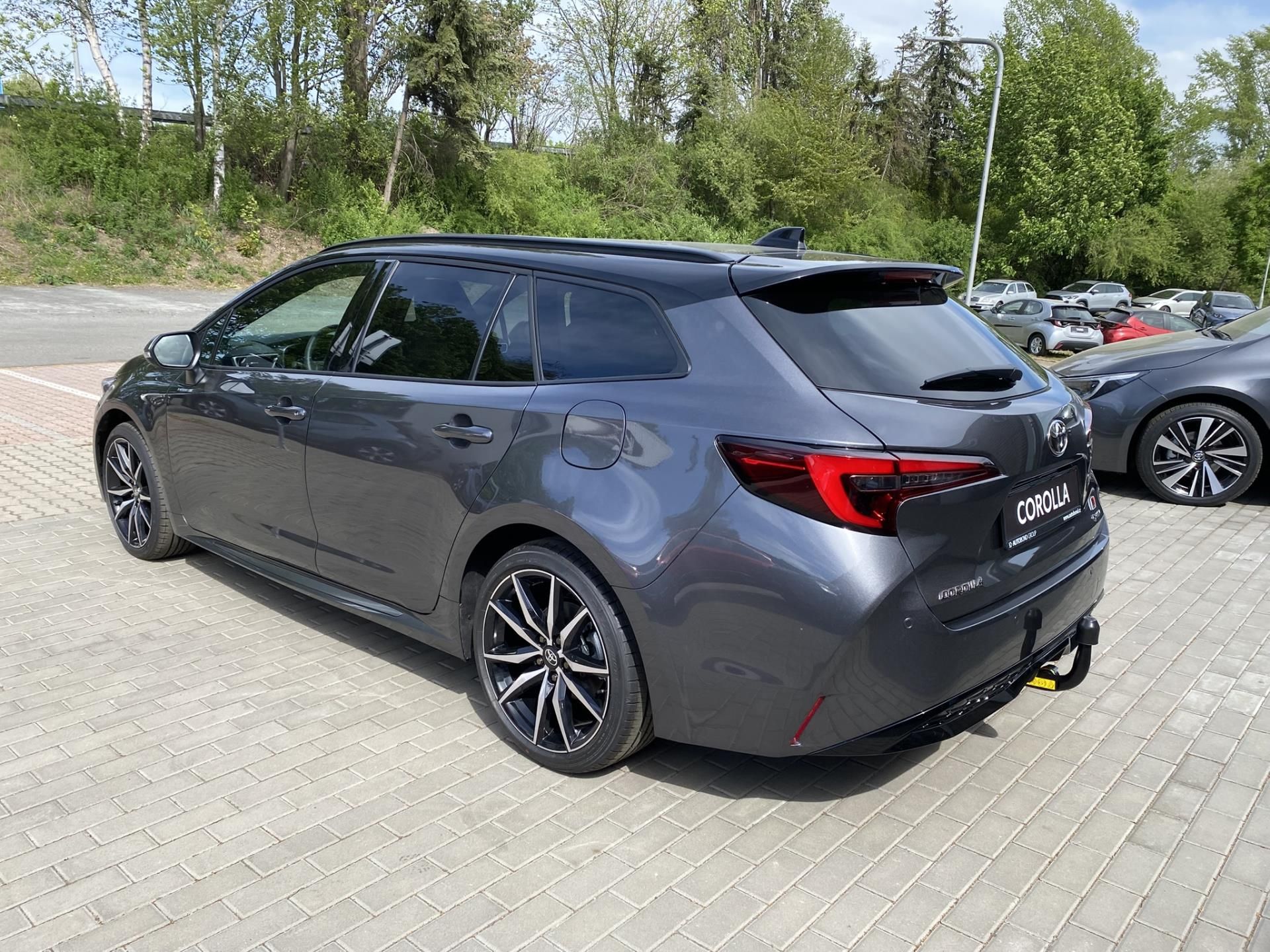 Toyota Corolla, 2.0 HEV GR SPORT + tažné - fotka 4