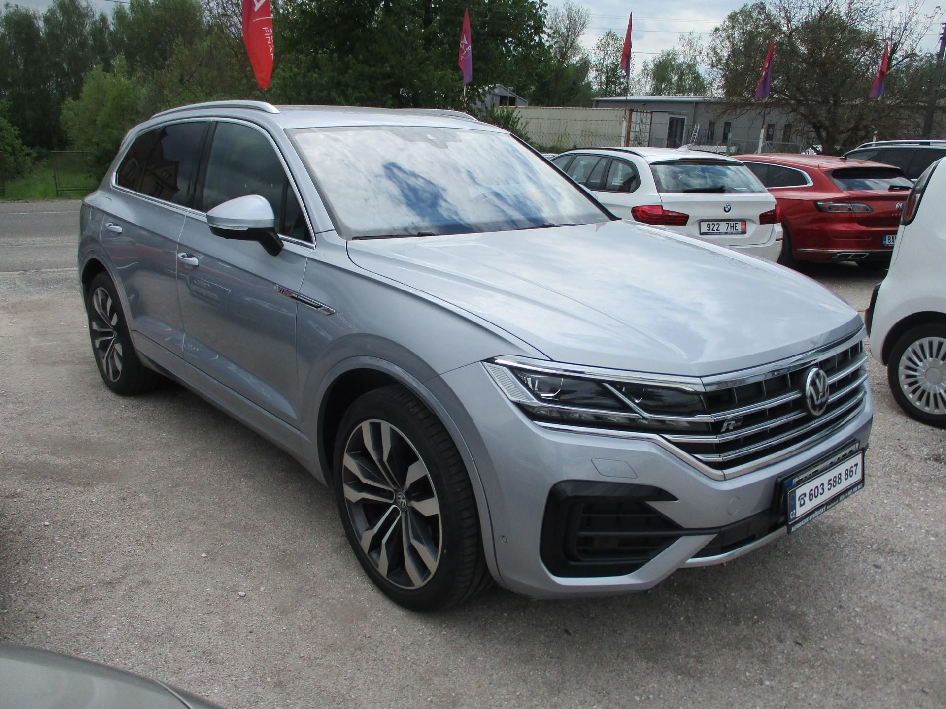 Volkswagen Touareg, R Line 3,0 TDi - fotka 2