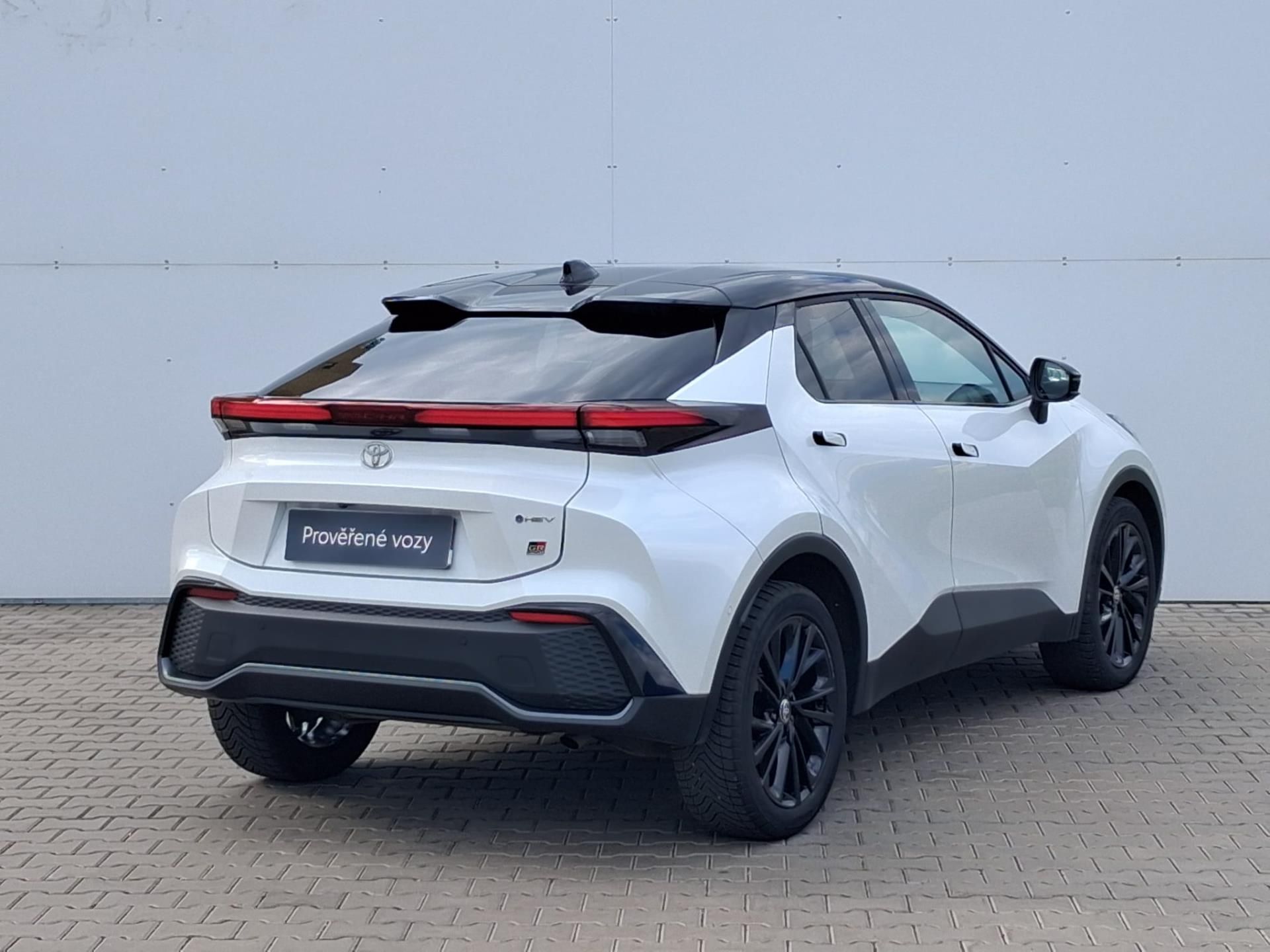 Toyota C-HR, 2,0 HEV e-CVT GR Sport - fotka 2