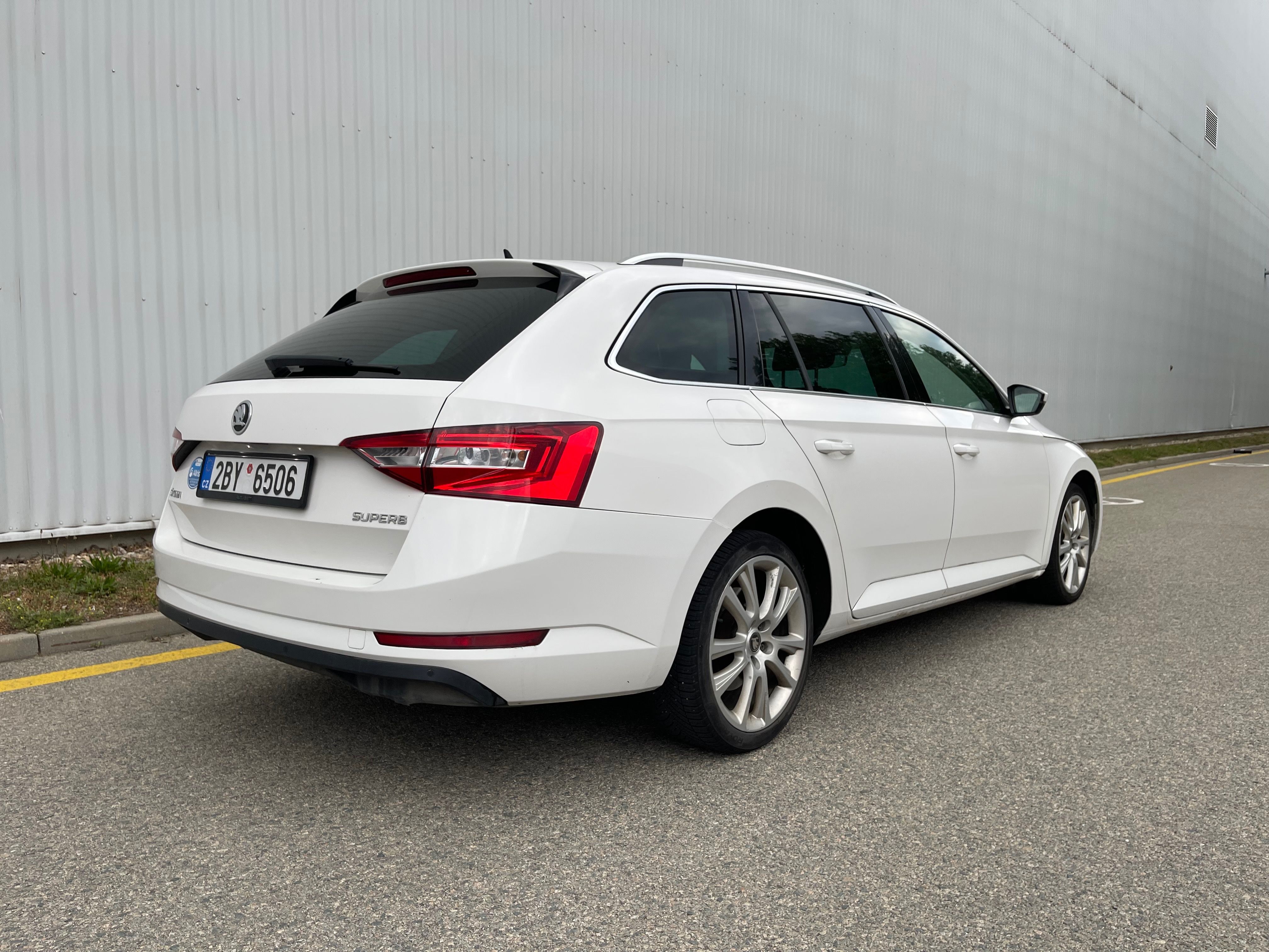 Škoda Superb, 110 kW, EURO 6, bílá - fotka 6