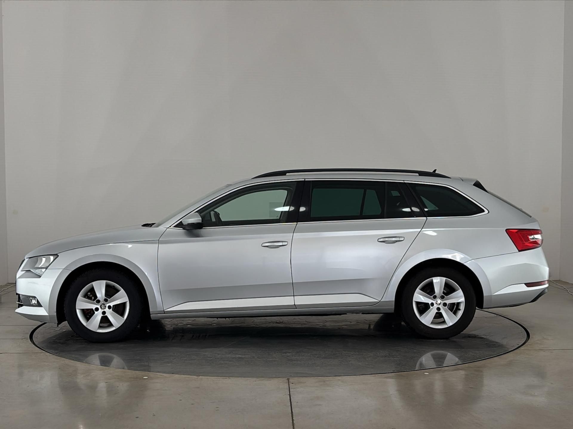 Škoda Superb, 2.0 TDI / 110 kW Ambition - fotka 3