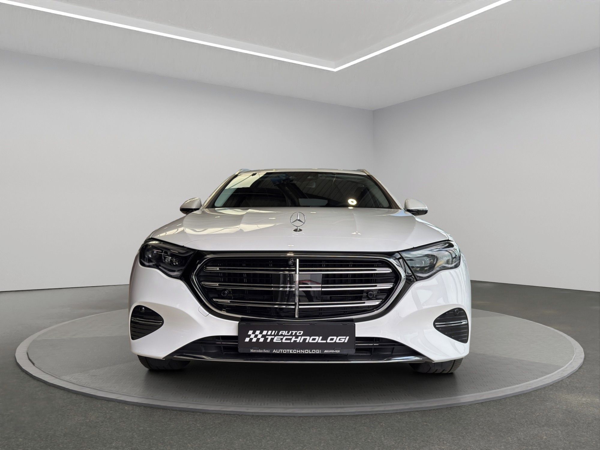 Mercedes-Benz Třídy E, 300 de 4MATIC kombi - fotka 3
