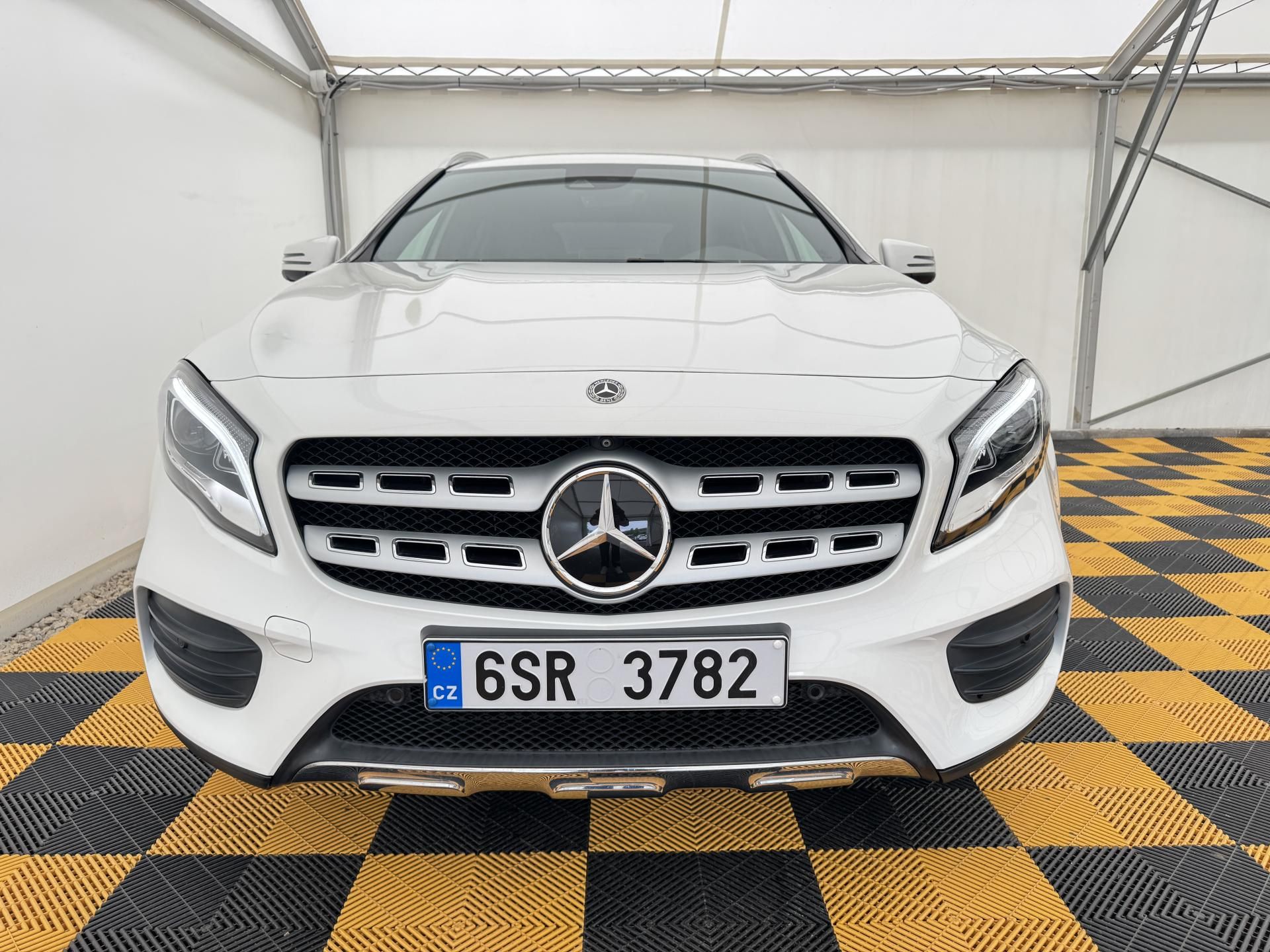 Mercedes-Benz GLA, 220i*135kw*4x4*REZERVACE* - fotka 3