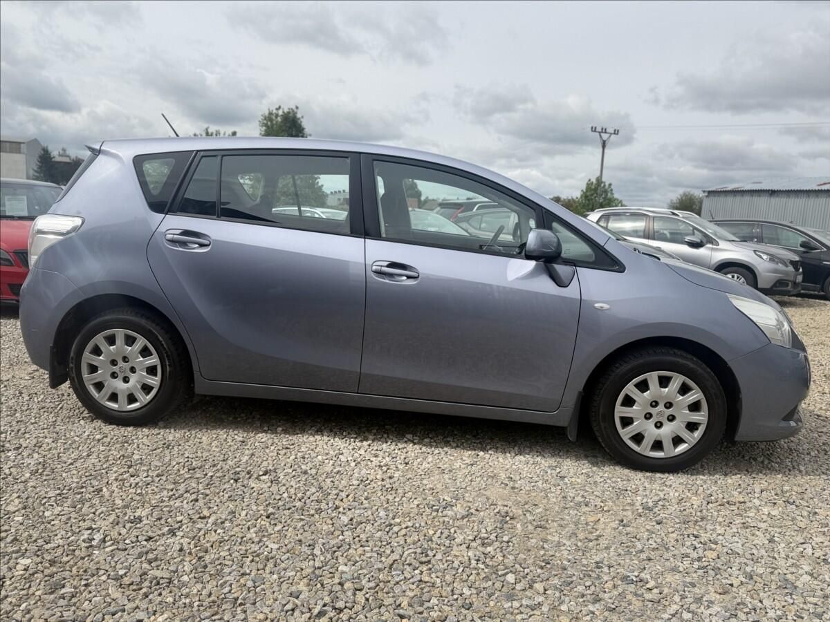 Toyota Verso, 2,0 D-4D 93kW DIGIKLIMA 6KVALT - fotka 4
