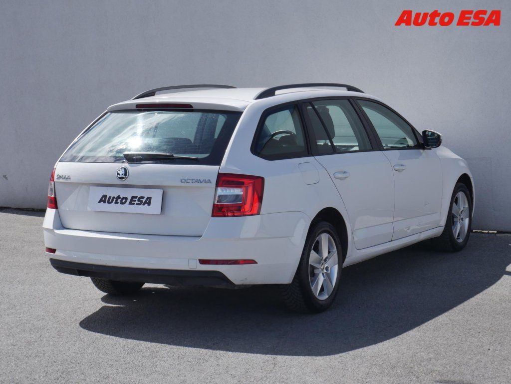 Škoda Octavia, 1.6 TDi,ČR,Ambition Fresh - fotka 4