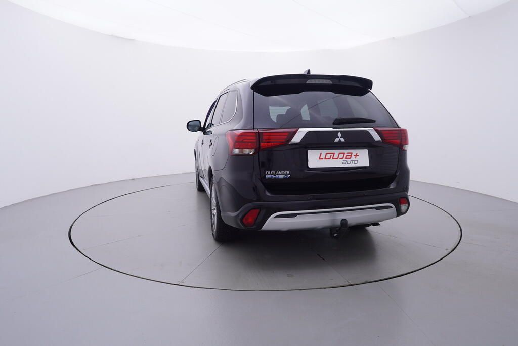Mitsubishi Outlander, Intense+ 2.4 MIVEC 99 kW - fotka 4