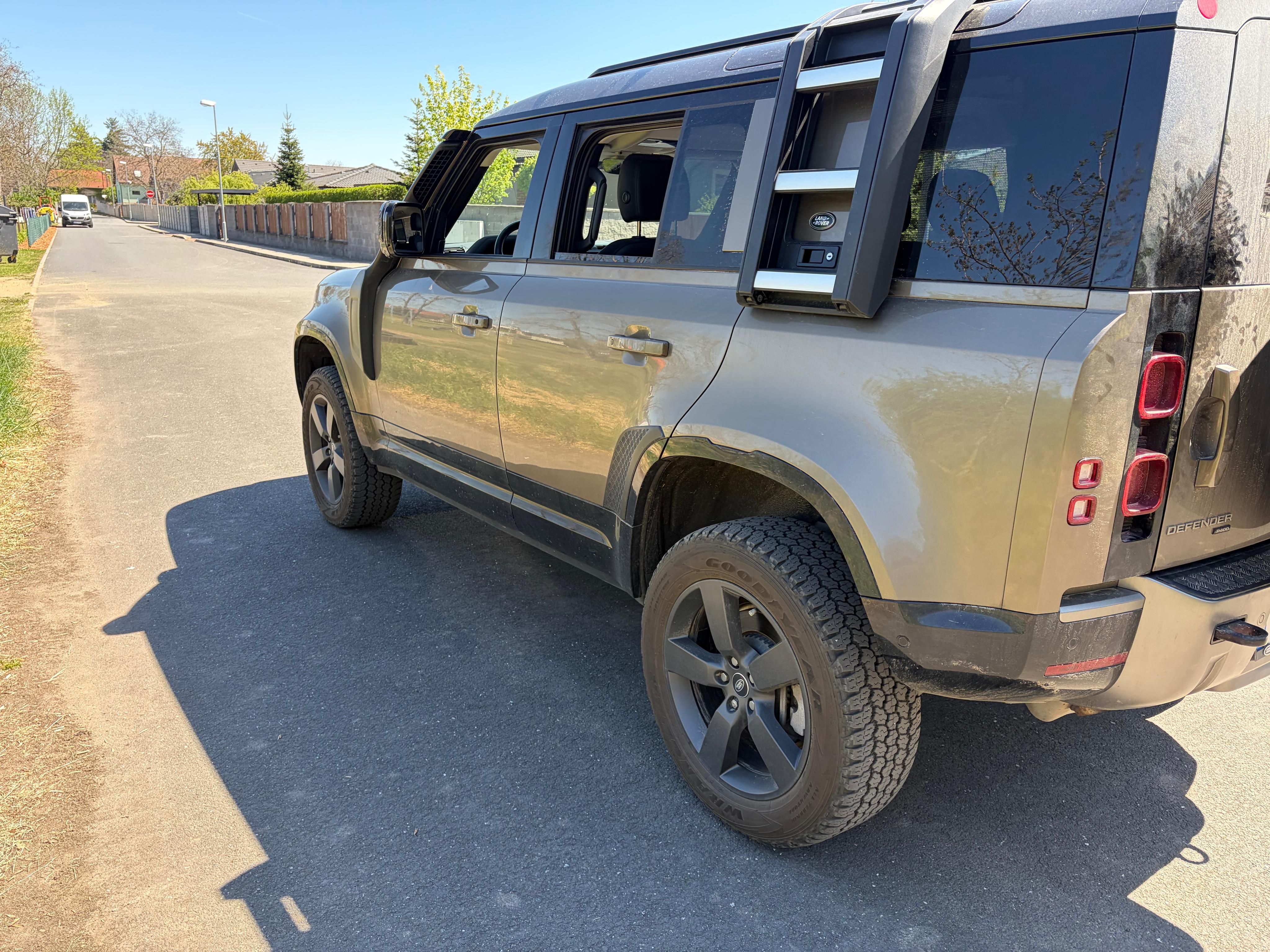 Land Rover Defender, P400 X-Dynamic SE - fotka 3