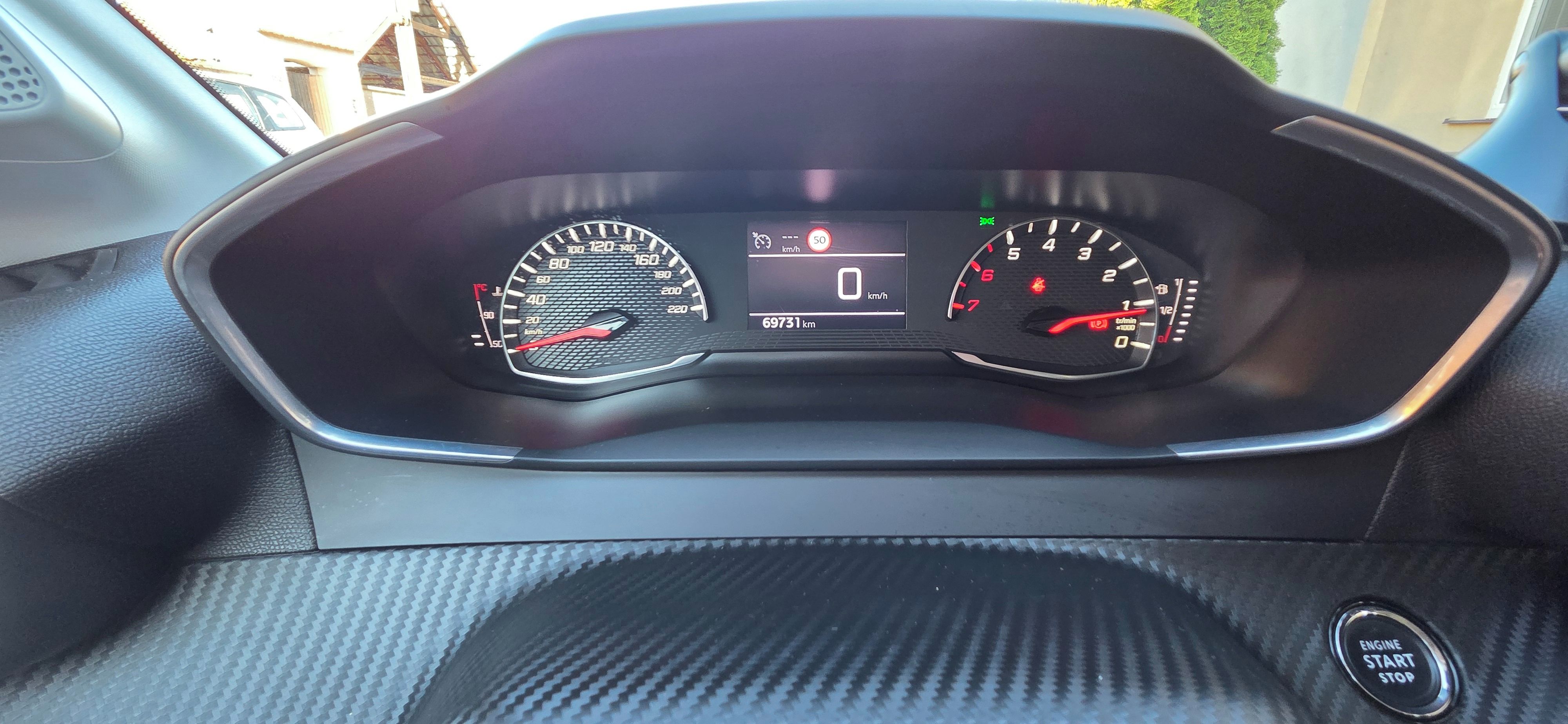 Peugeot 208, 1.2 PureTech, Allure, TOP stav - fotka 2
