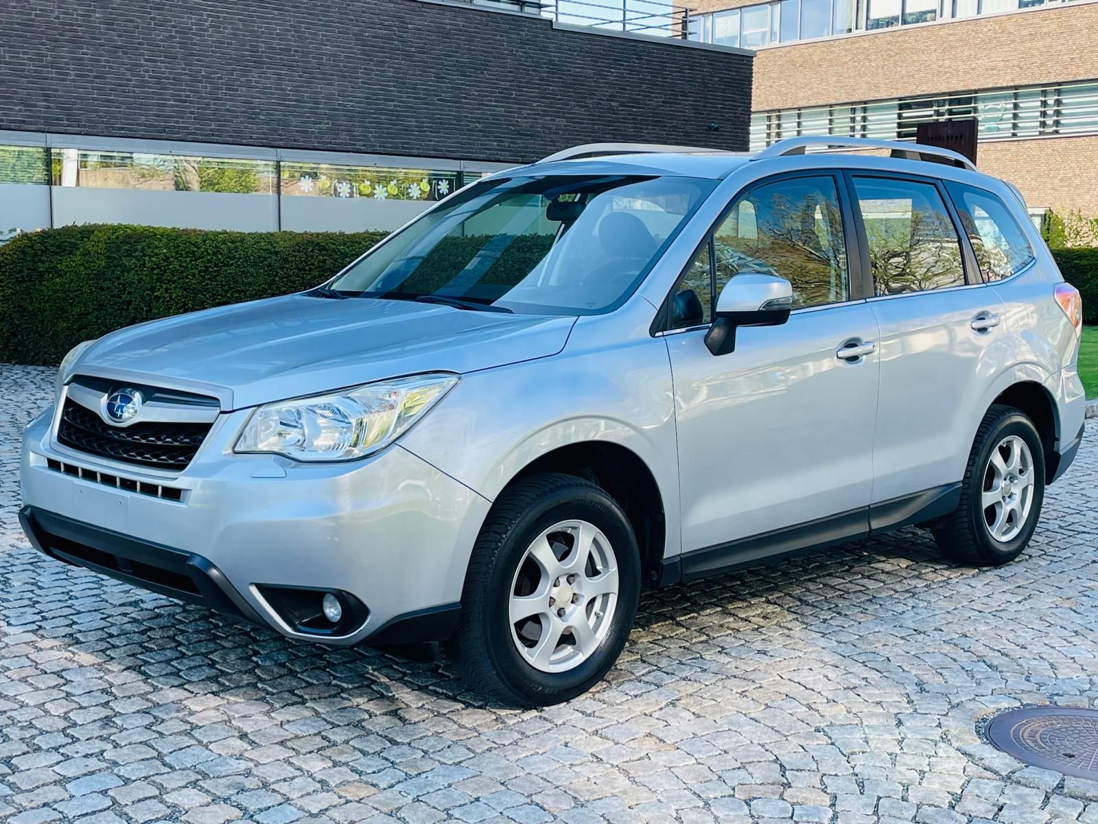 Subaru Forester, 2.0i 4x4 AUT TAŽNÉ SERVISKA - fotka 4