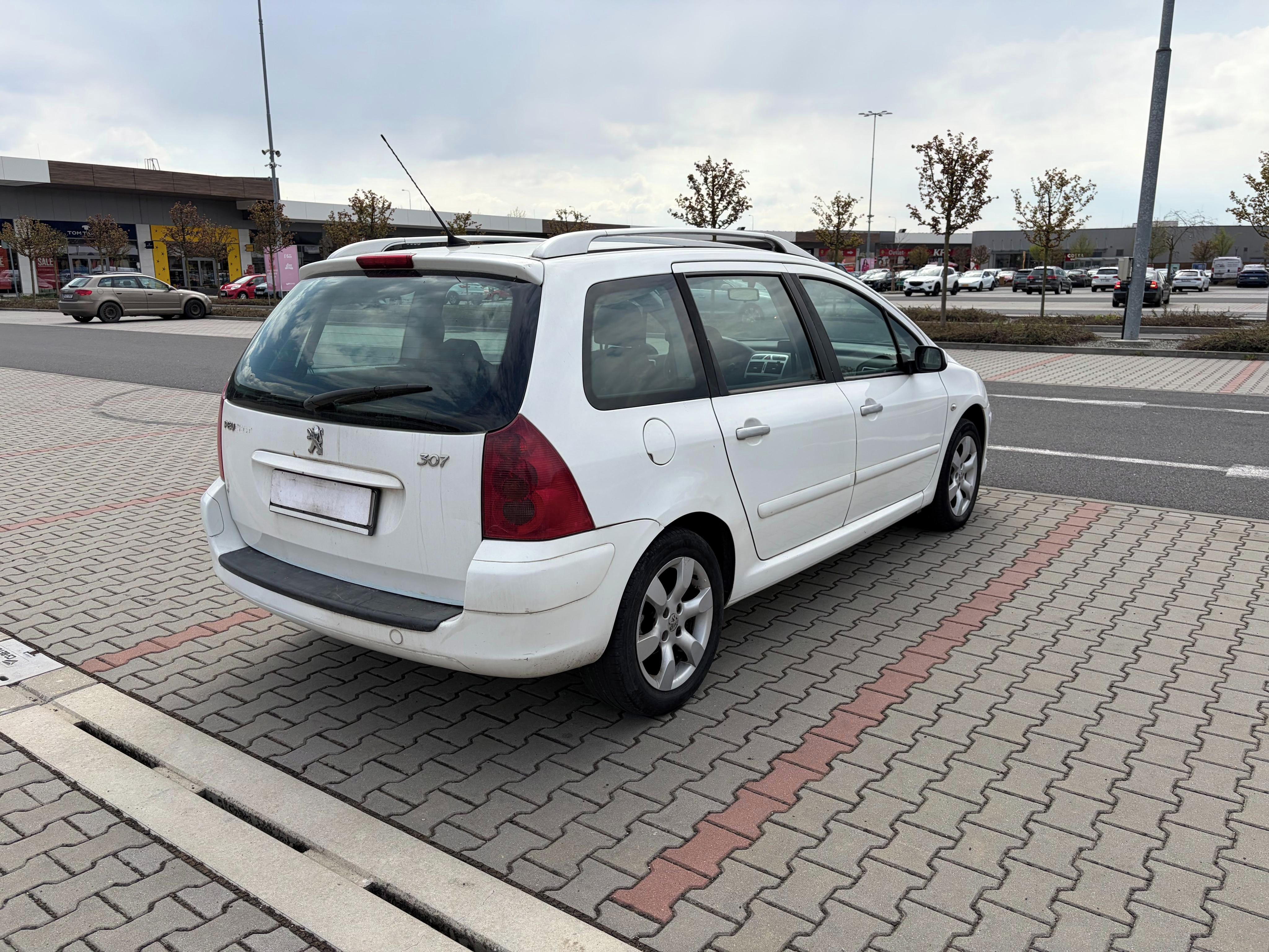 Peugeot 307, 1.6 HDi klima panorama 7 MÍST - fotka 3