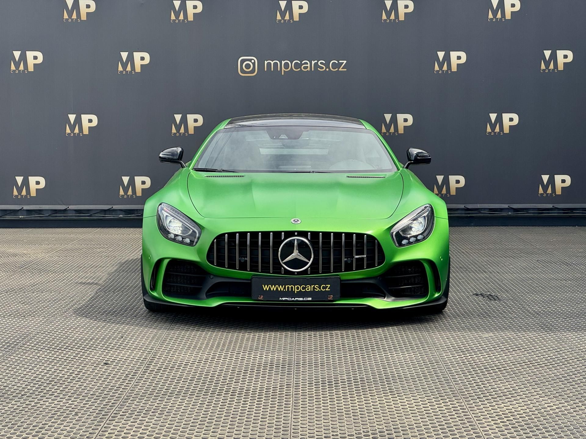 Mercedes-Benz AMG GT, R 4.0 V8 430kW, Carbon Ceramic - fotka 2