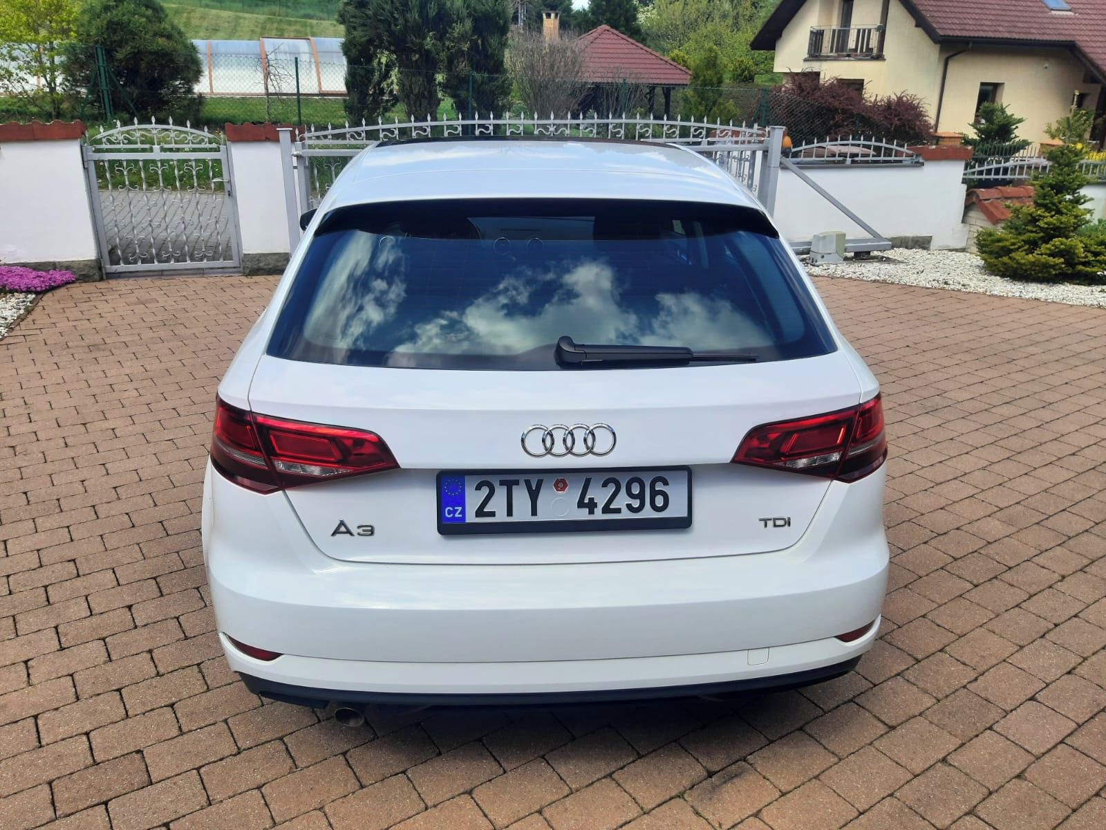 Audi A3, 1.6TDI, ALU, Panorama - fotka 4