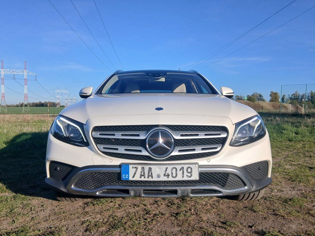 Mercedes-Benz Třídy E, 350d All Terrain 190kW Designo - fotka 3