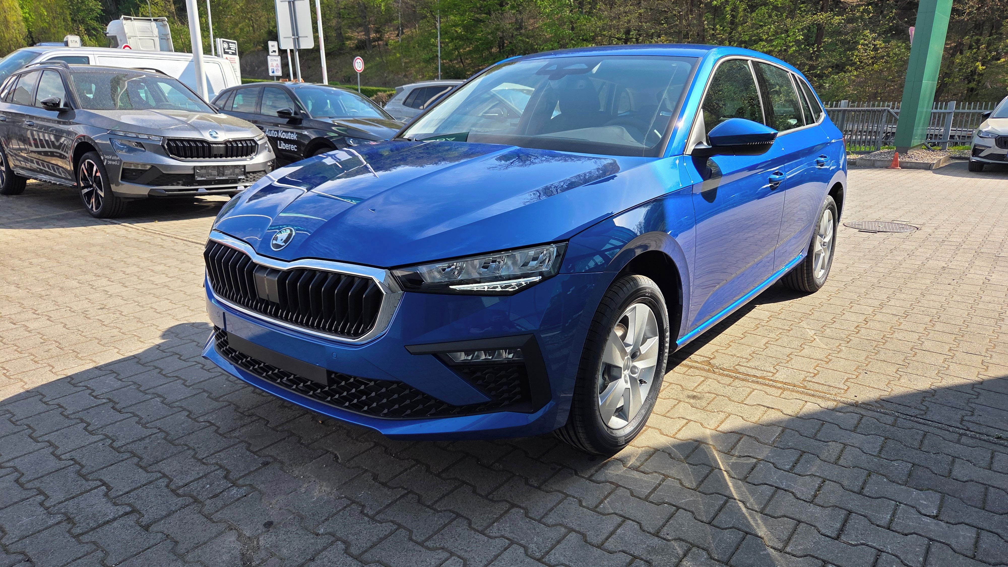 Škoda Scala, Classic 1,0 TSI 85 kW - fotka 2