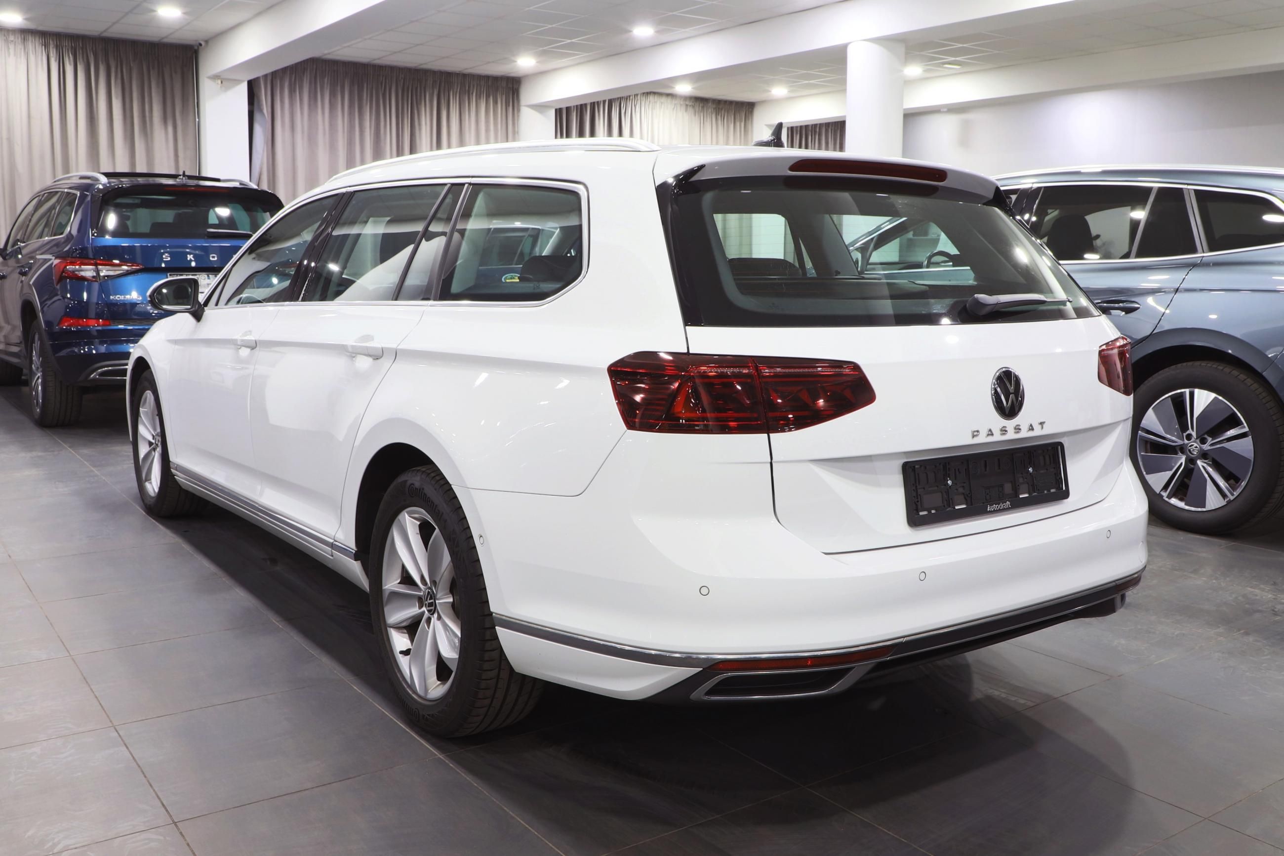 Volkswagen Passat Variant, Elegance 2.0 TDI 147kW DSG - fotka 4