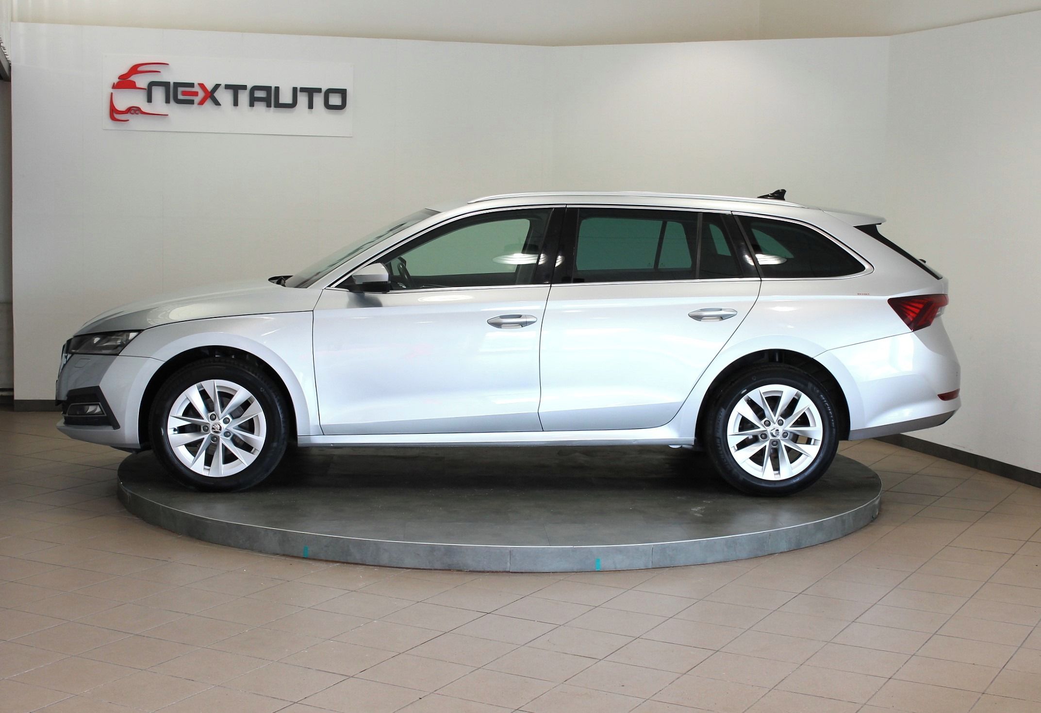 Škoda Octavia, 2.0 TDI STYLE, 1. MAJITEL - fotka 2