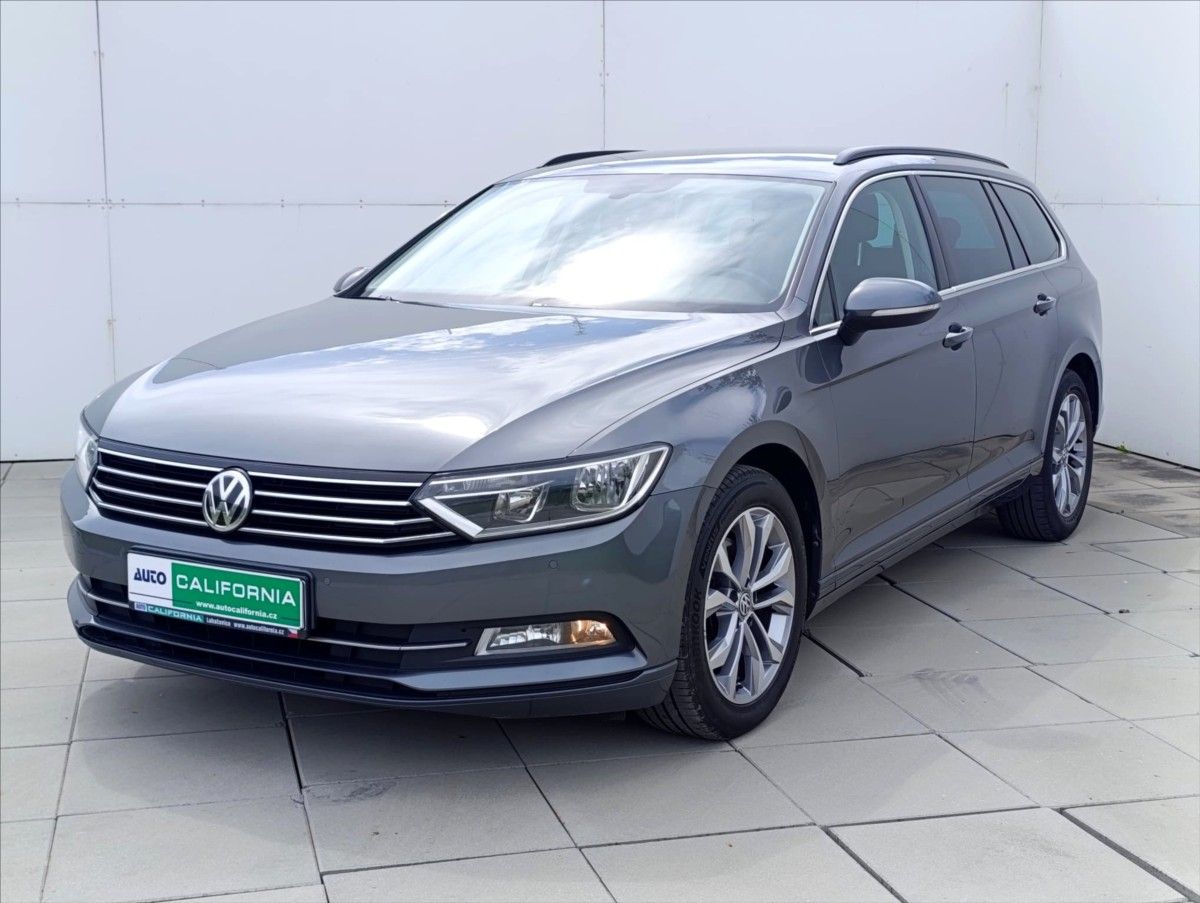 Volkswagen Passat, 1,6 TDi Aut.klima Navi Kamera - fotka 2