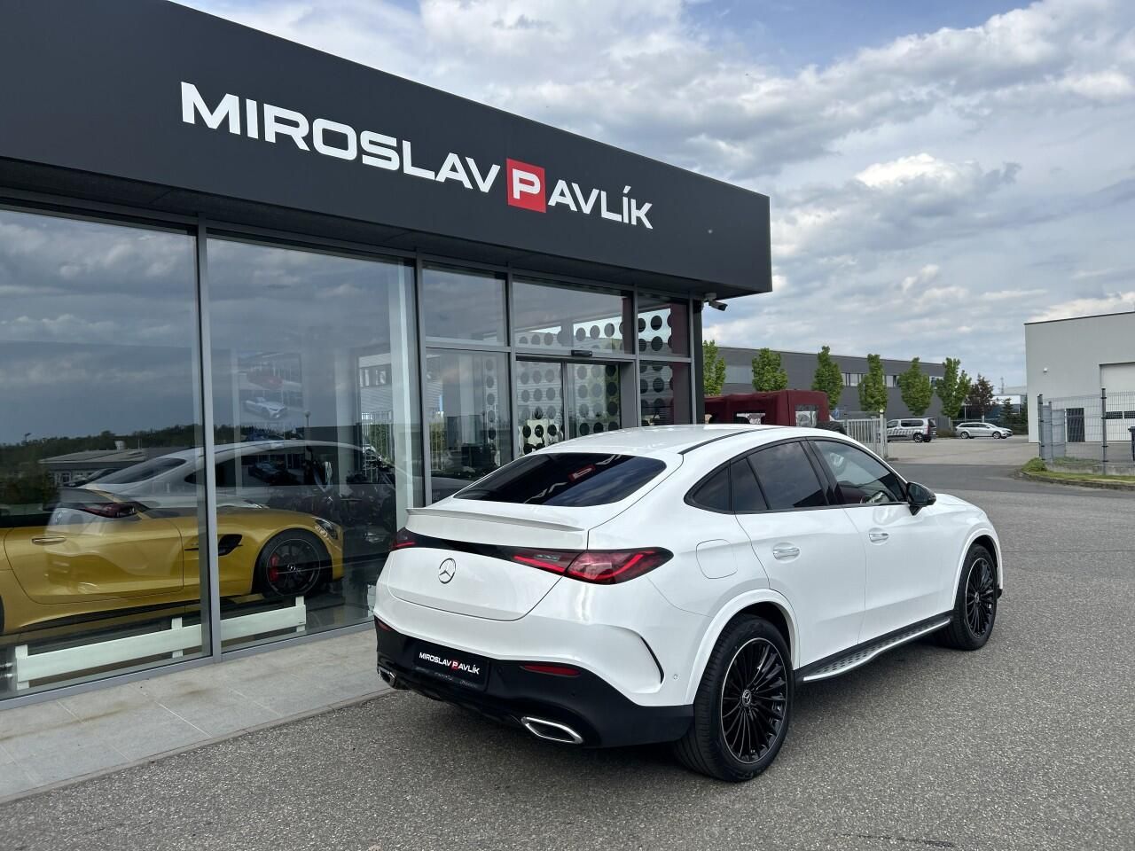 Mercedes-Benz GLC, 200d 4MATIC kupé AMG - fotka 5