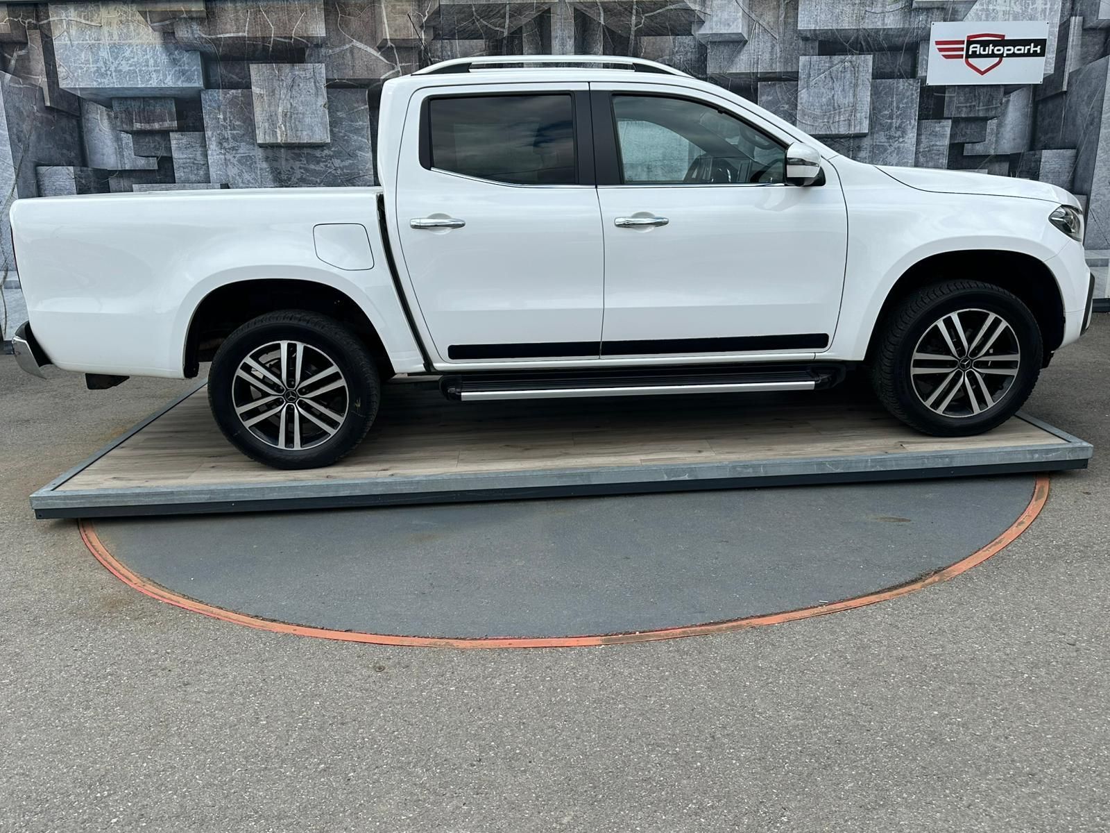 Mercedes-Benz Třídy X, X, 220D, 120KW, 360 ° - fotka 5