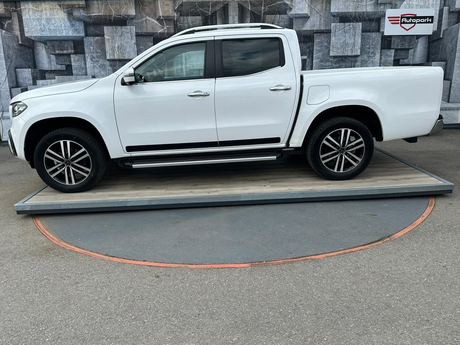 Mercedes-Benz Třídy X, X, 220D, 120KW, 360 ° - fotka 4