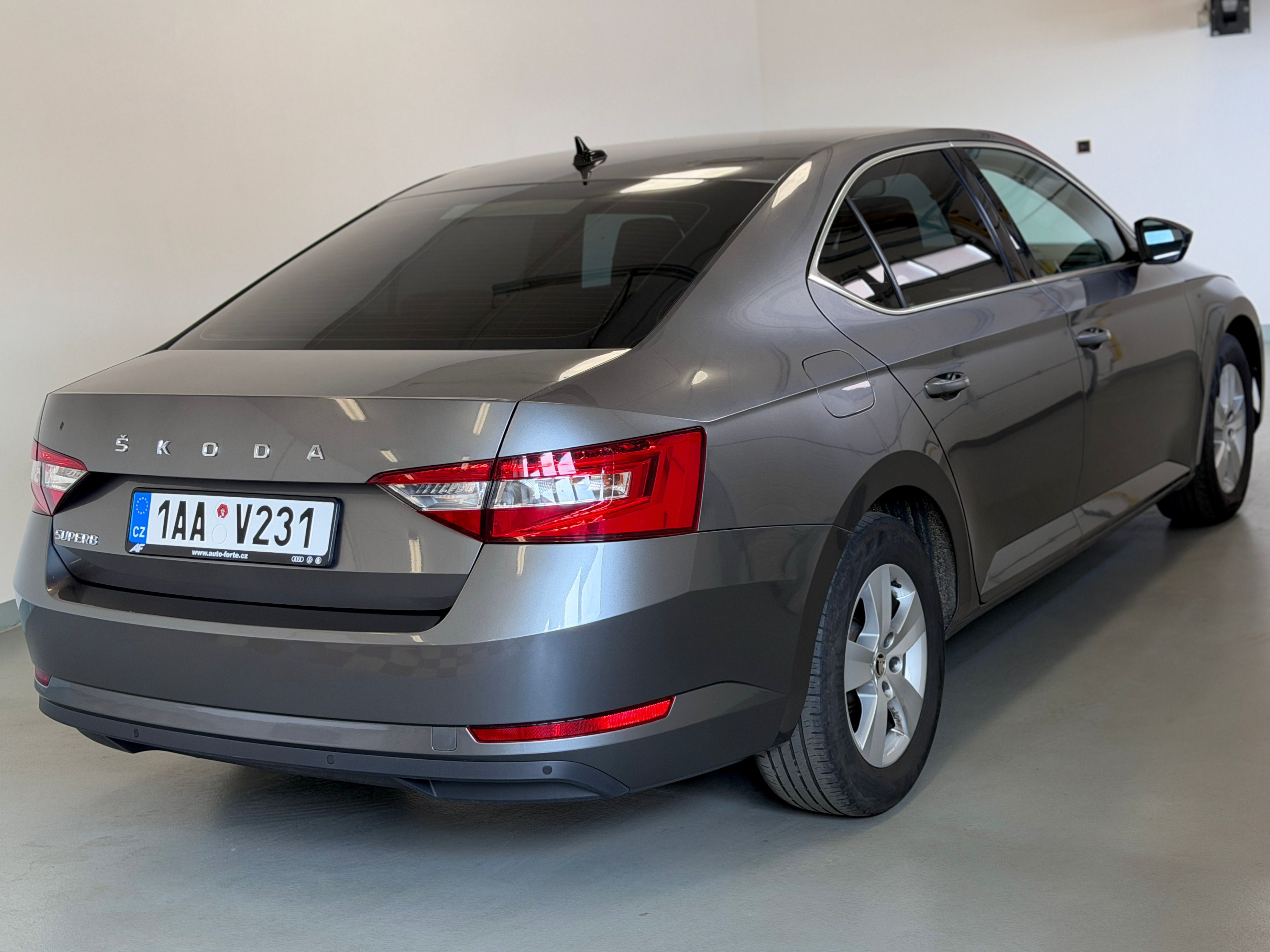 Škoda Superb, Ambition 2,0 TDI 110kW 7°DSG - fotka 6