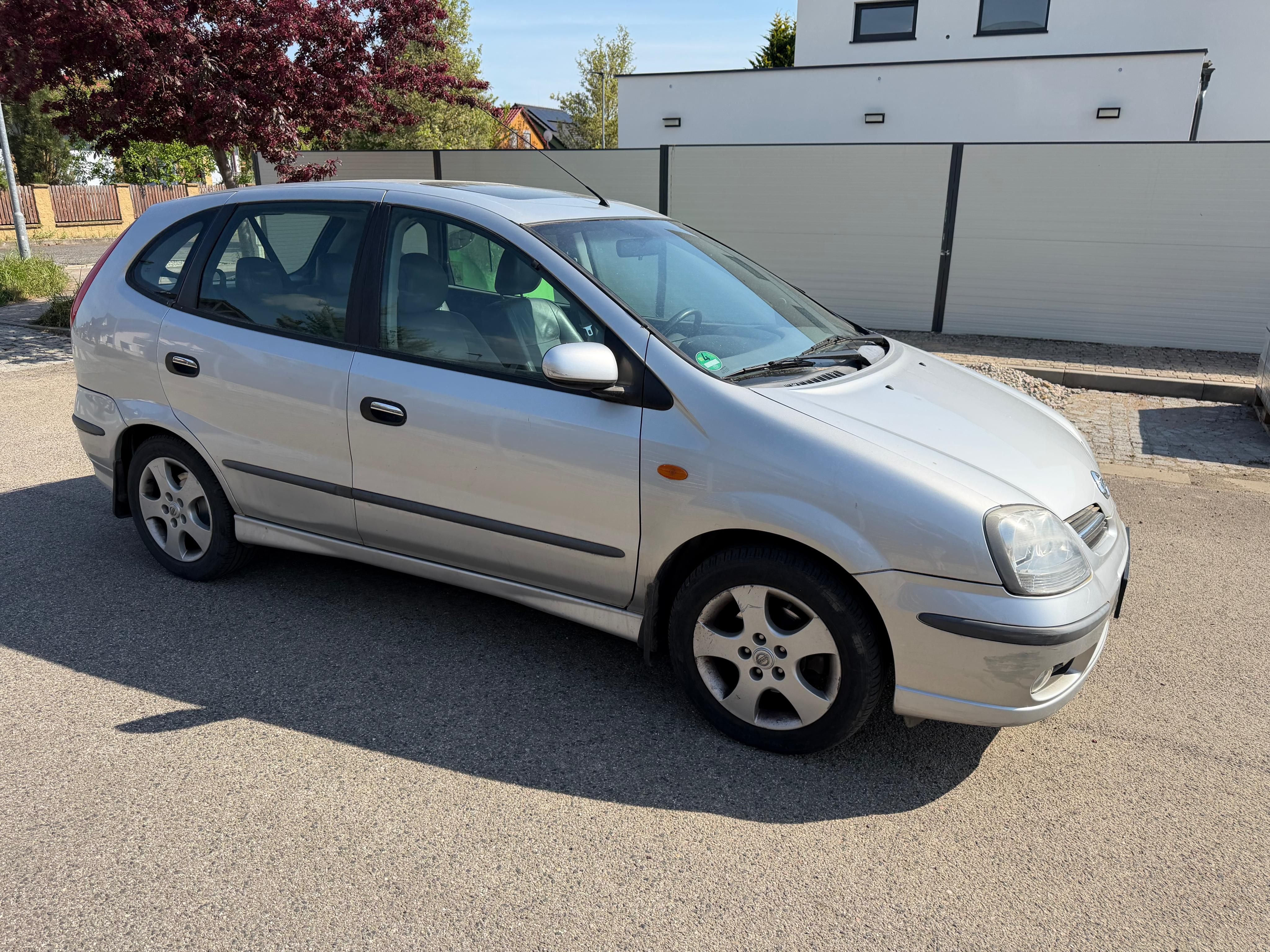 Nissan Almera Tino, 1,8i automat ,tažné ,serviska - fotka 2