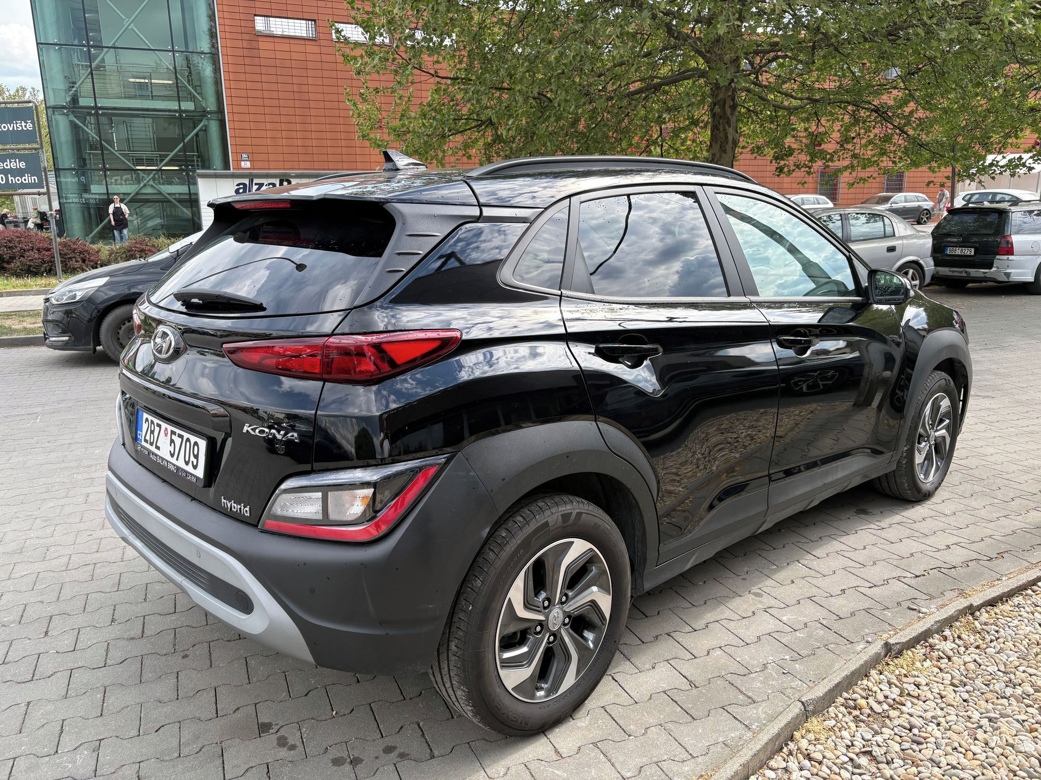 Hyundai Kona, Smart DCT 1.6 GDI HEV  77kW - fotka 4