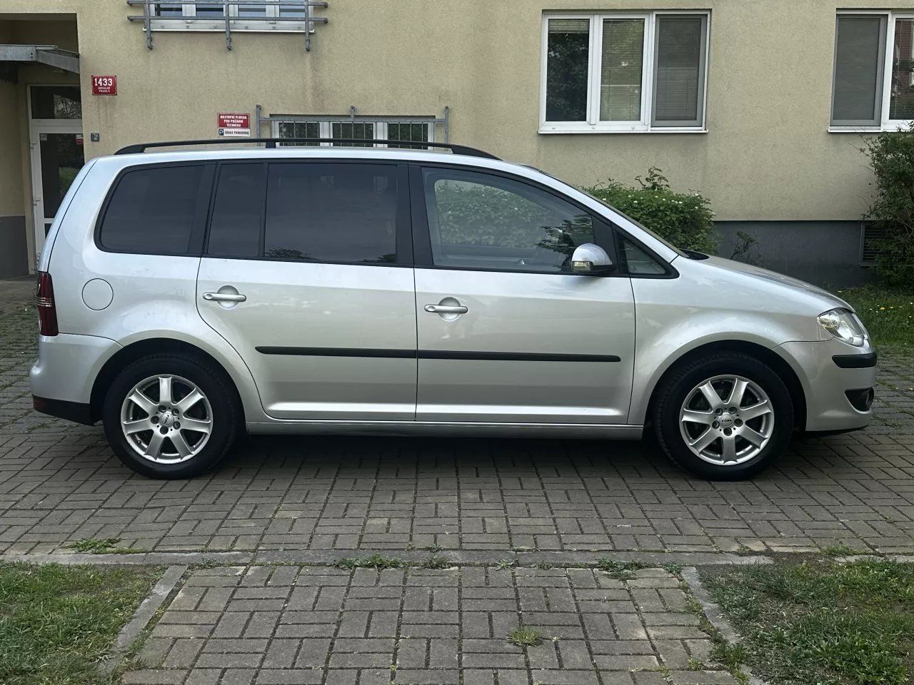 Volkswagen Touran, 1.4 TSI 7 míst Navi Tažné - fotka 4