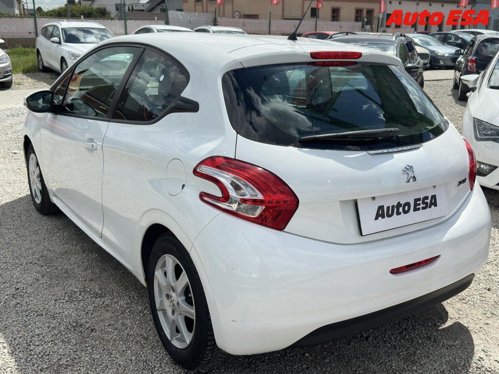 Peugeot 208, 1.2PT - fotka 6