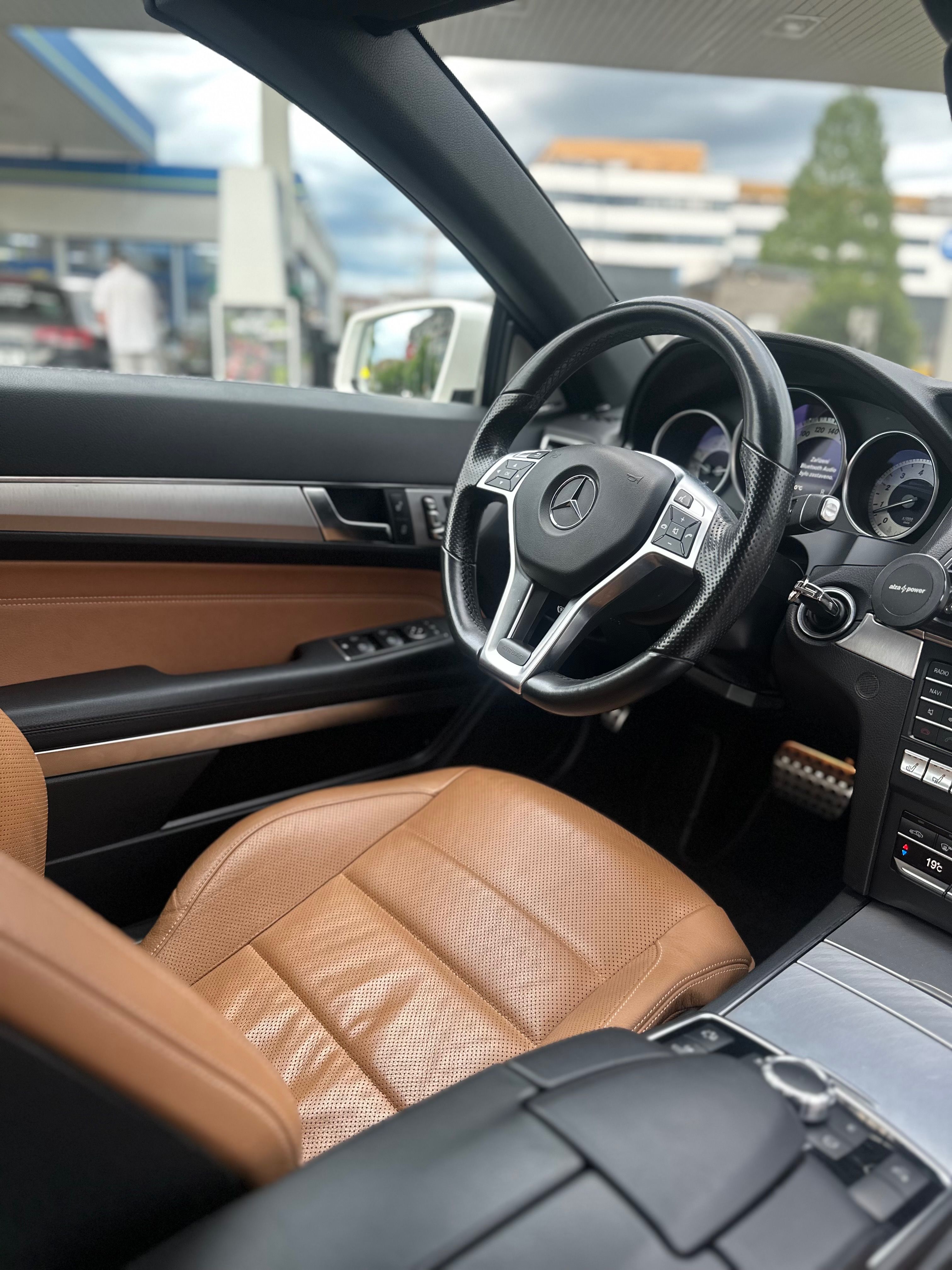 Mercedes-Benz Třídy E, E320 Cabrio 3.0 V6 200kW AT - fotka 6