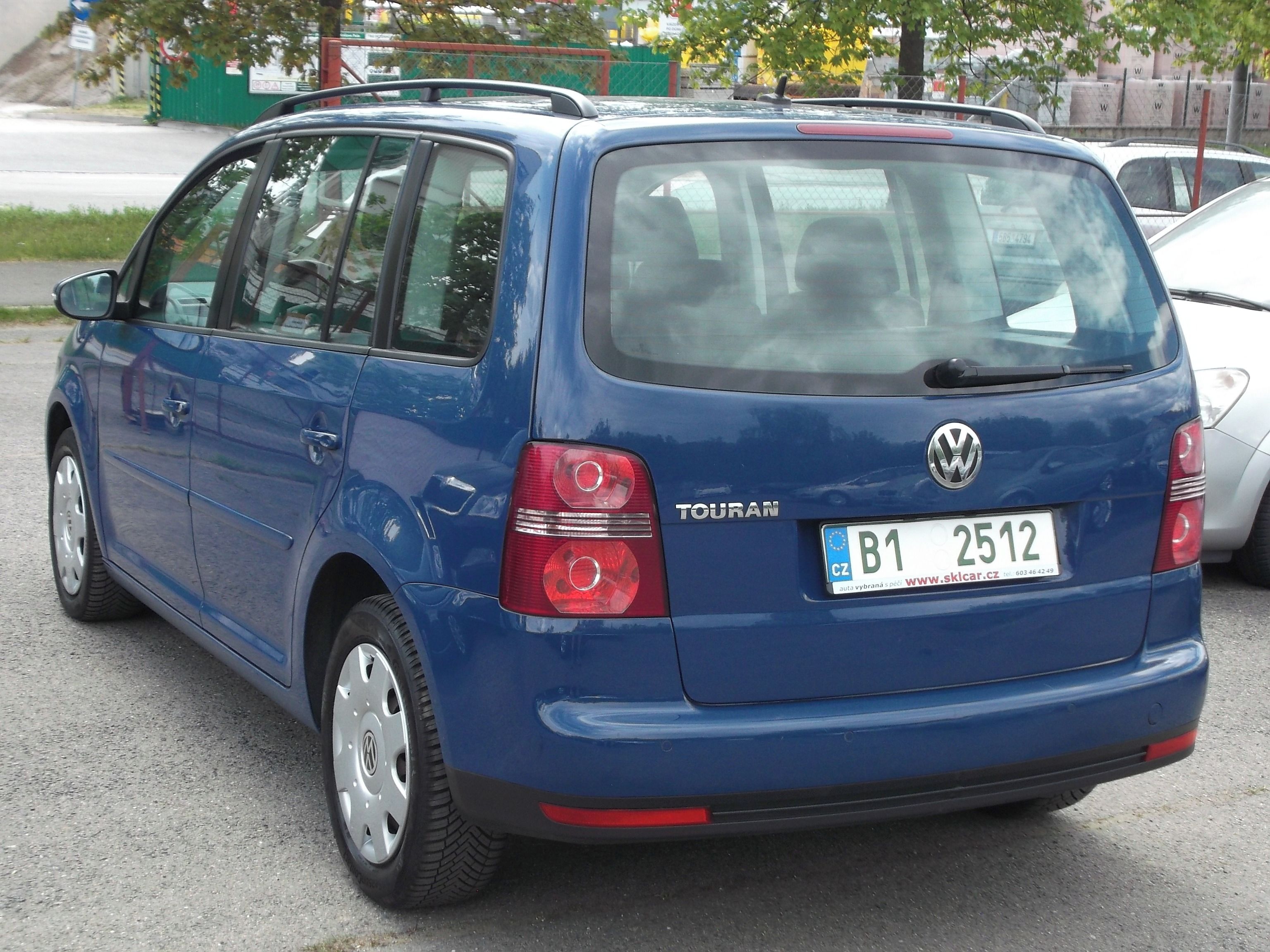 Volkswagen Touran, 1,6Mpi aut.klim,tempomat,servi - fotka 4
