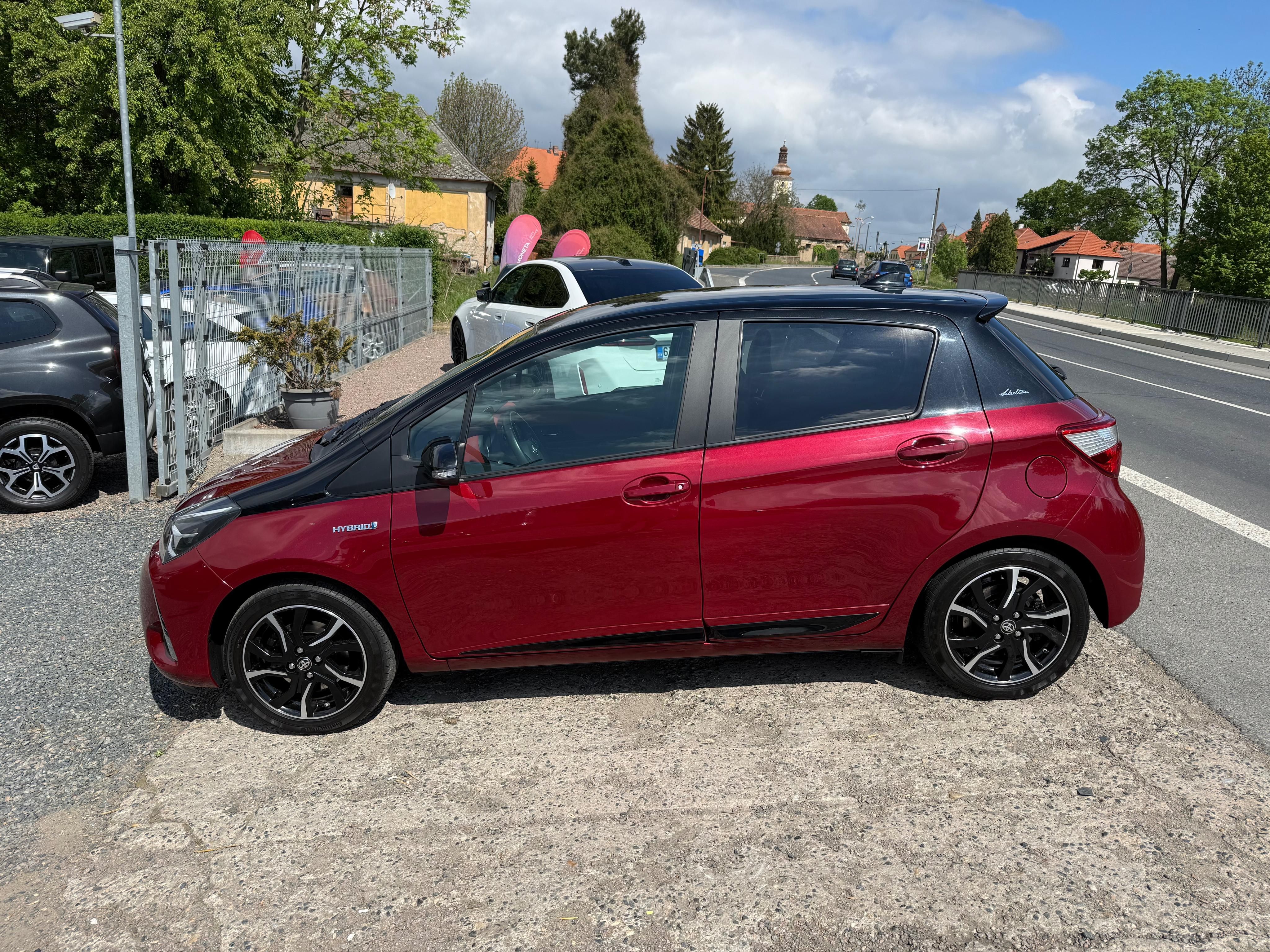 Toyota Yaris, 1.5 HYBRID AT Selection ČR - fotka 2