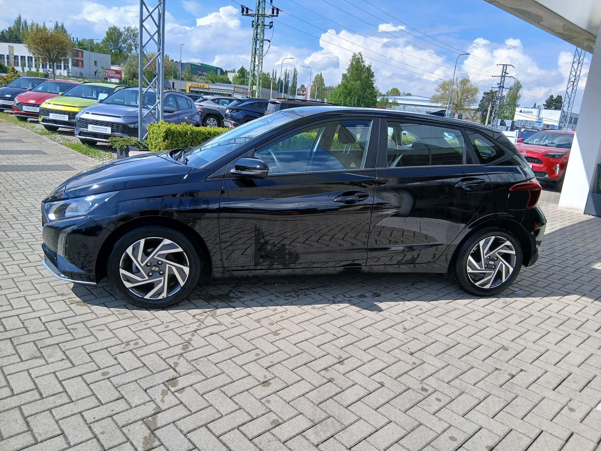 Hyundai i20, 1,2i 77k Wave - fotka 3