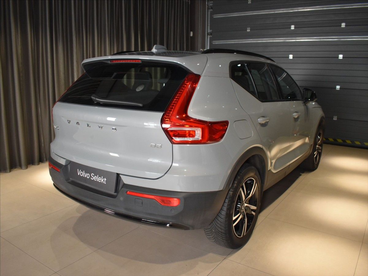Volvo XC40, 2,0 B3 Plus Dark Bezklíč - fotka 5