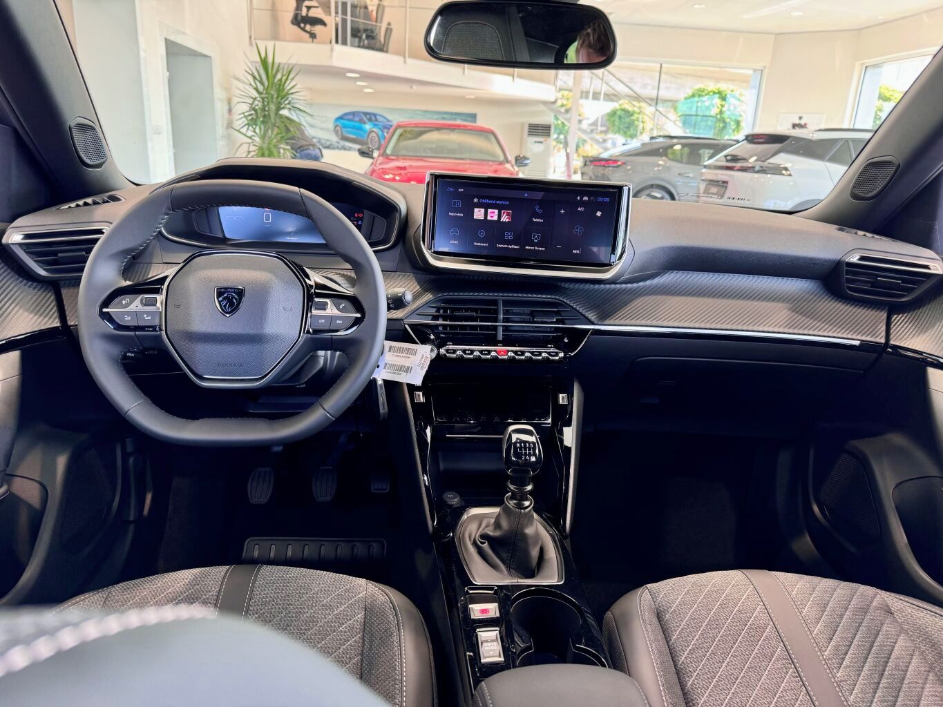 Peugeot 2008, Allure Turbo 100 koní - fotka 6