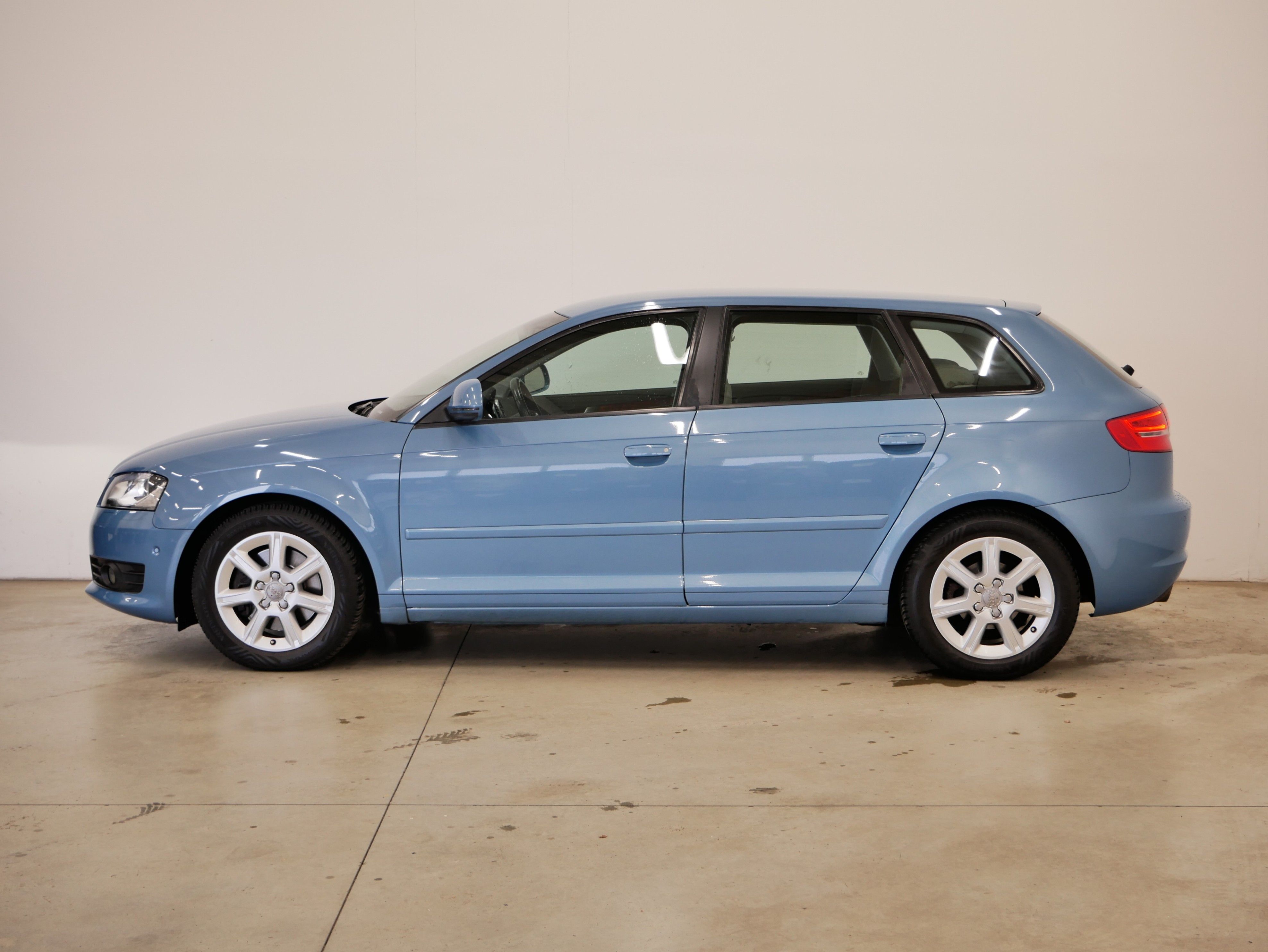 Audi A3, 2.0 TDI 125 kW Ambiente - fotka 3