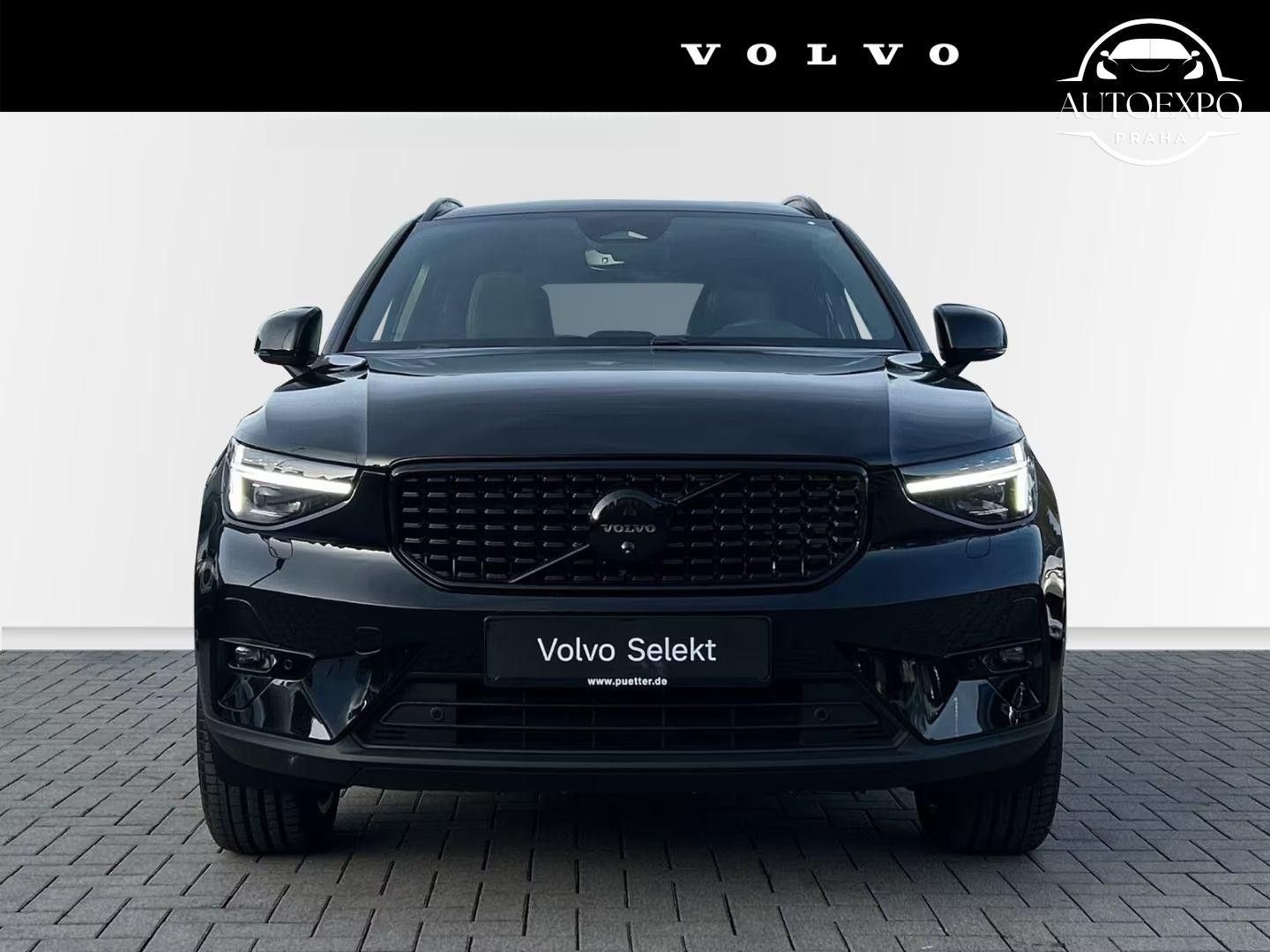 Volvo XC40, B3 Benzin Plus Black Edition - fotka 2