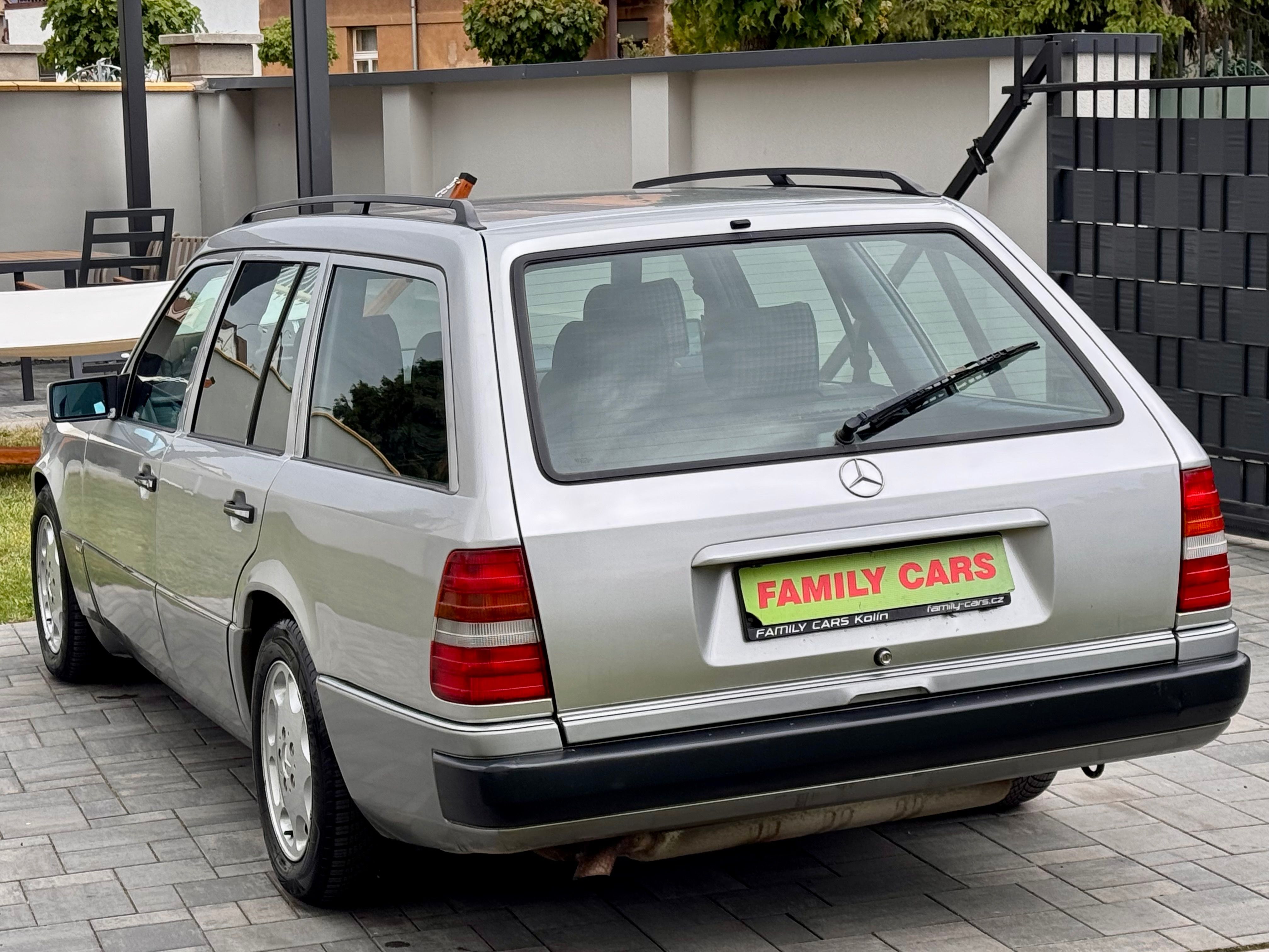 Mercedes-Benz 124, 300,MANUÁL,KLIMA - fotka 4