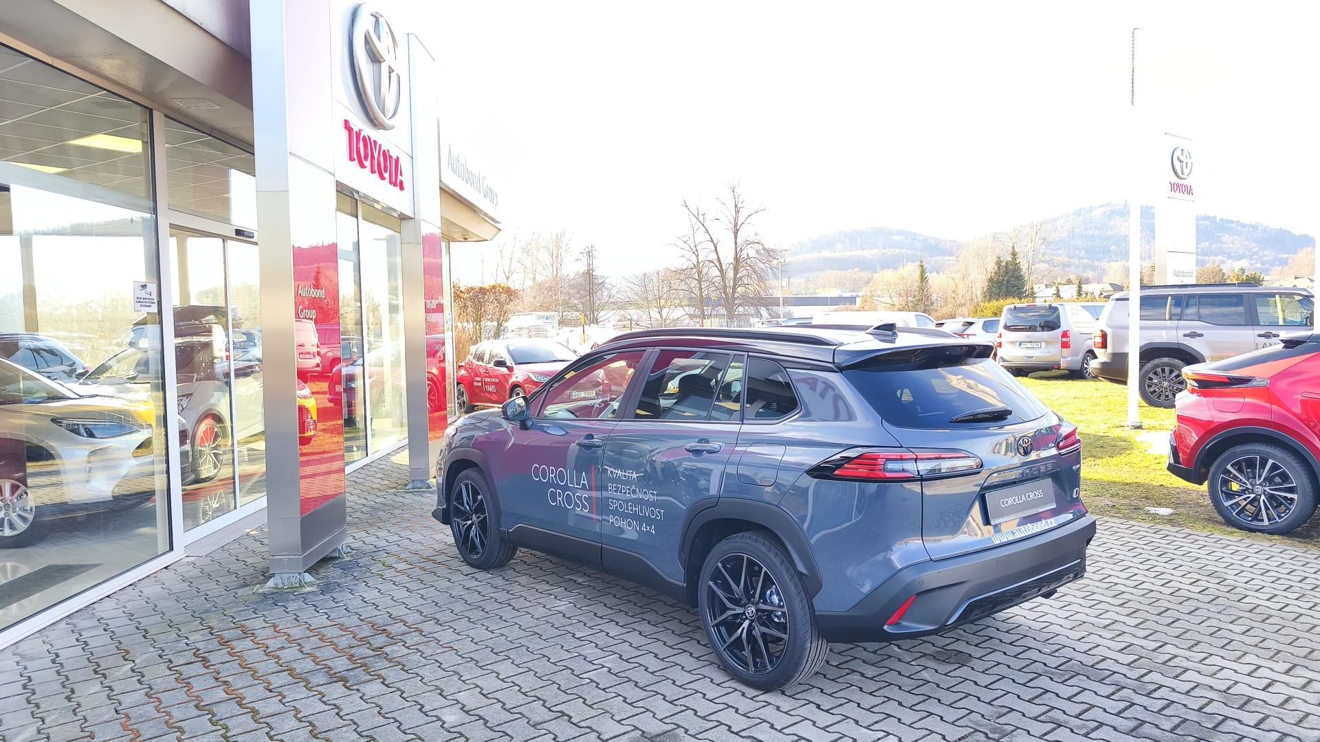 Toyota Corolla Cross, 2.0 HEV 4X4 - GR SPORT VIP - fotka 6
