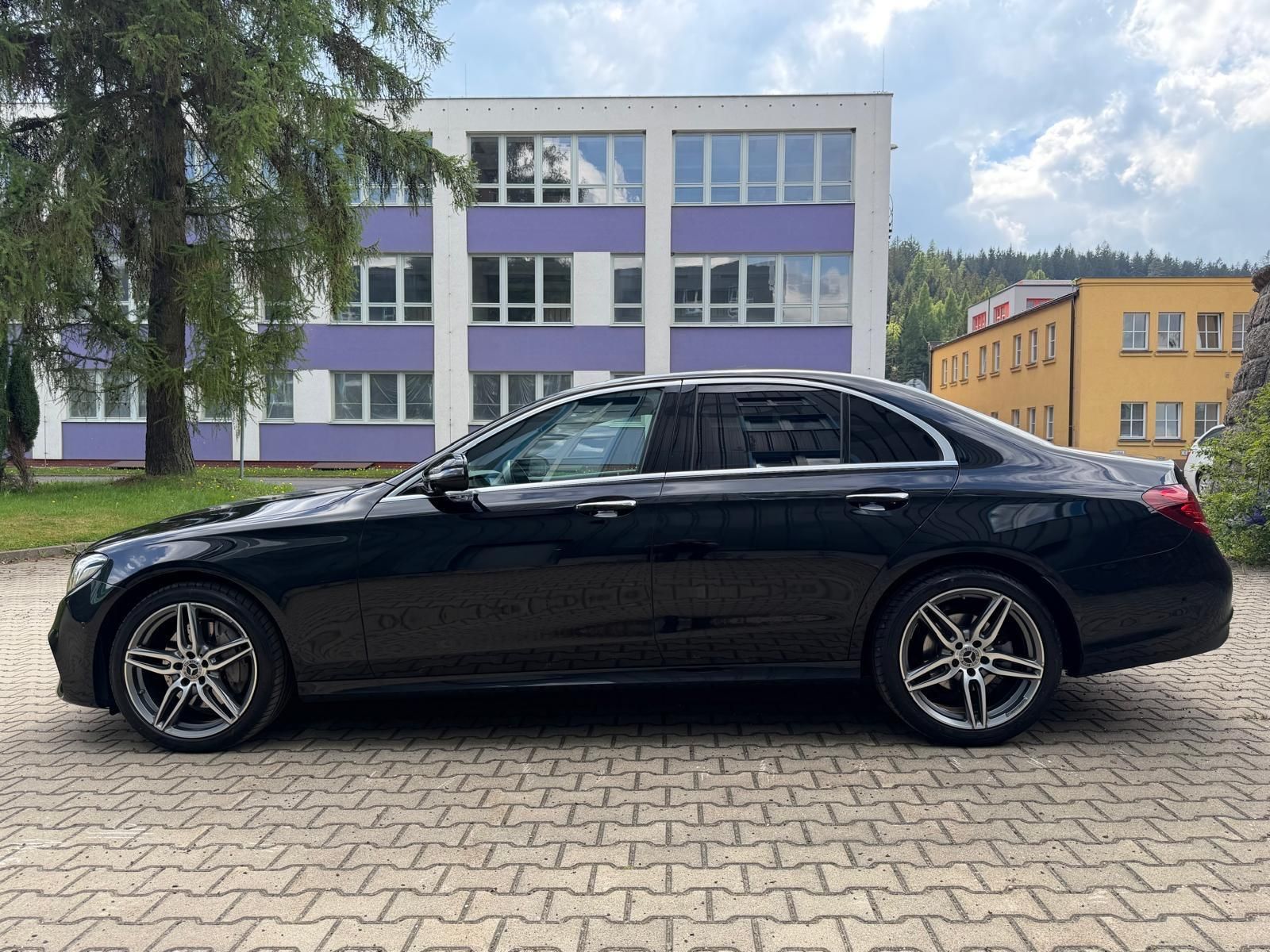 Mercedes-Benz Třídy E, E220 AMG 4- matic / dědictví / - fotka 2