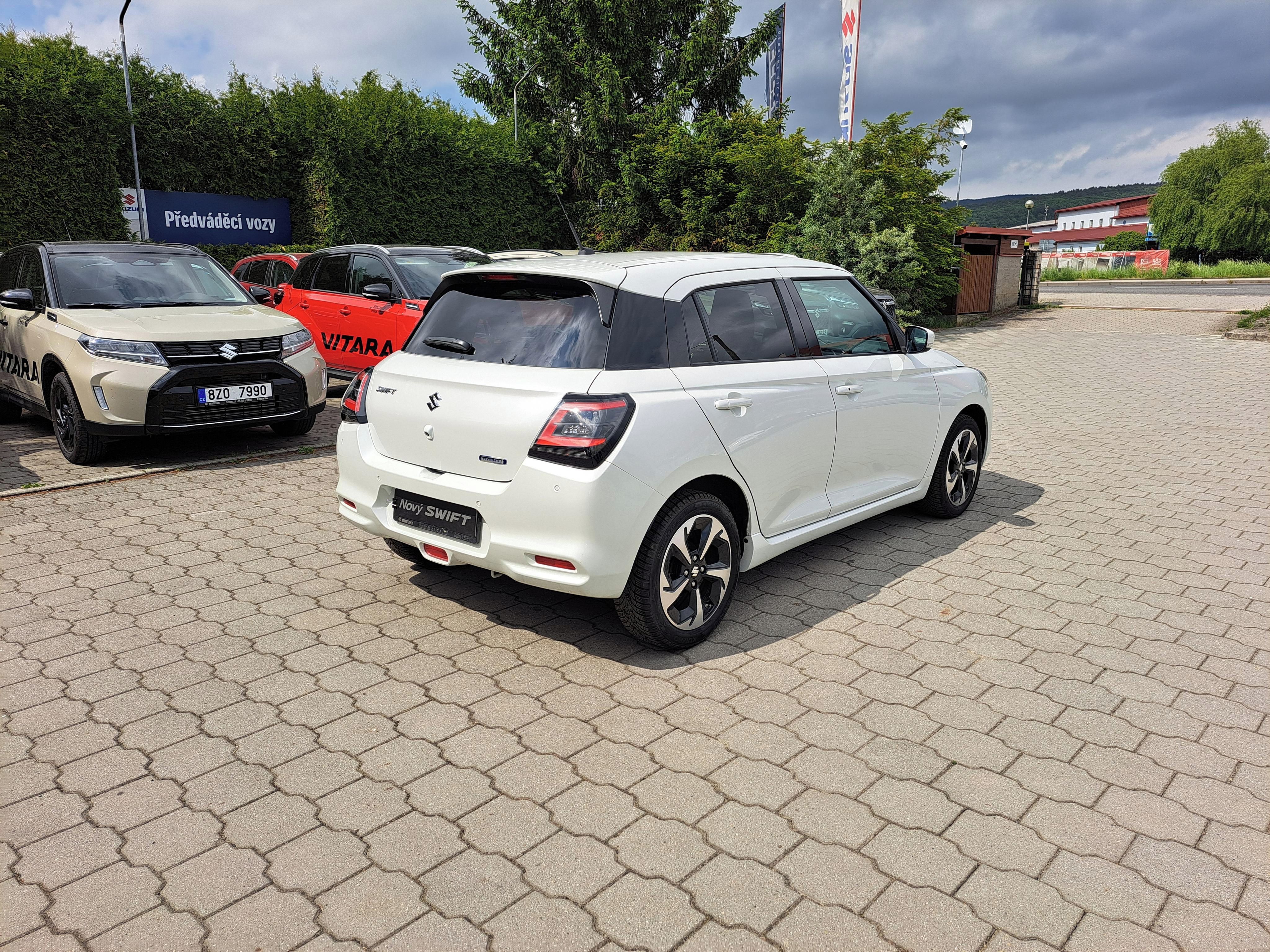 Suzuki Swift, 1,2 Hybrid Elegance 4x2 - fotka 6