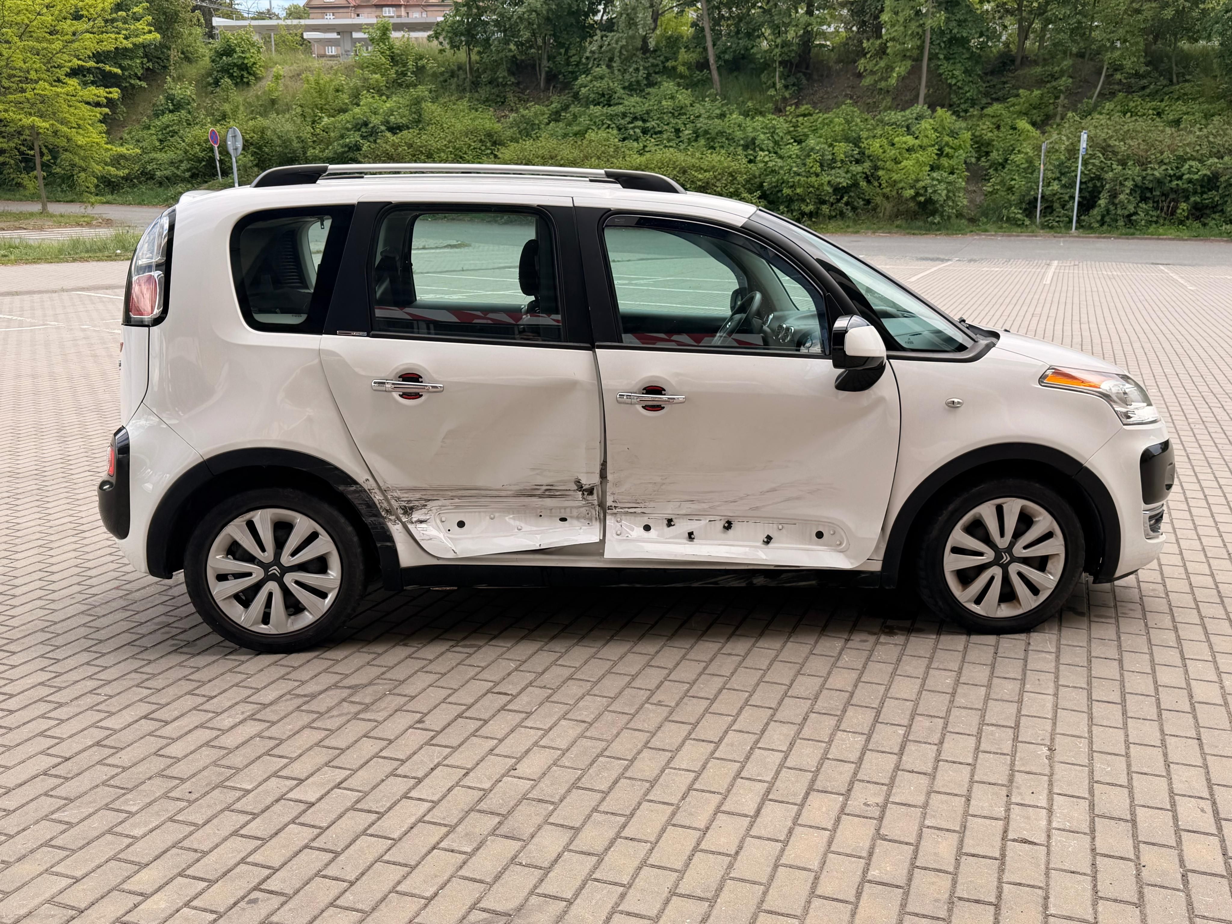 Citroën C3 Picasso, 1.6 HDi,82 kW, Poškozený Bok - fotka 6