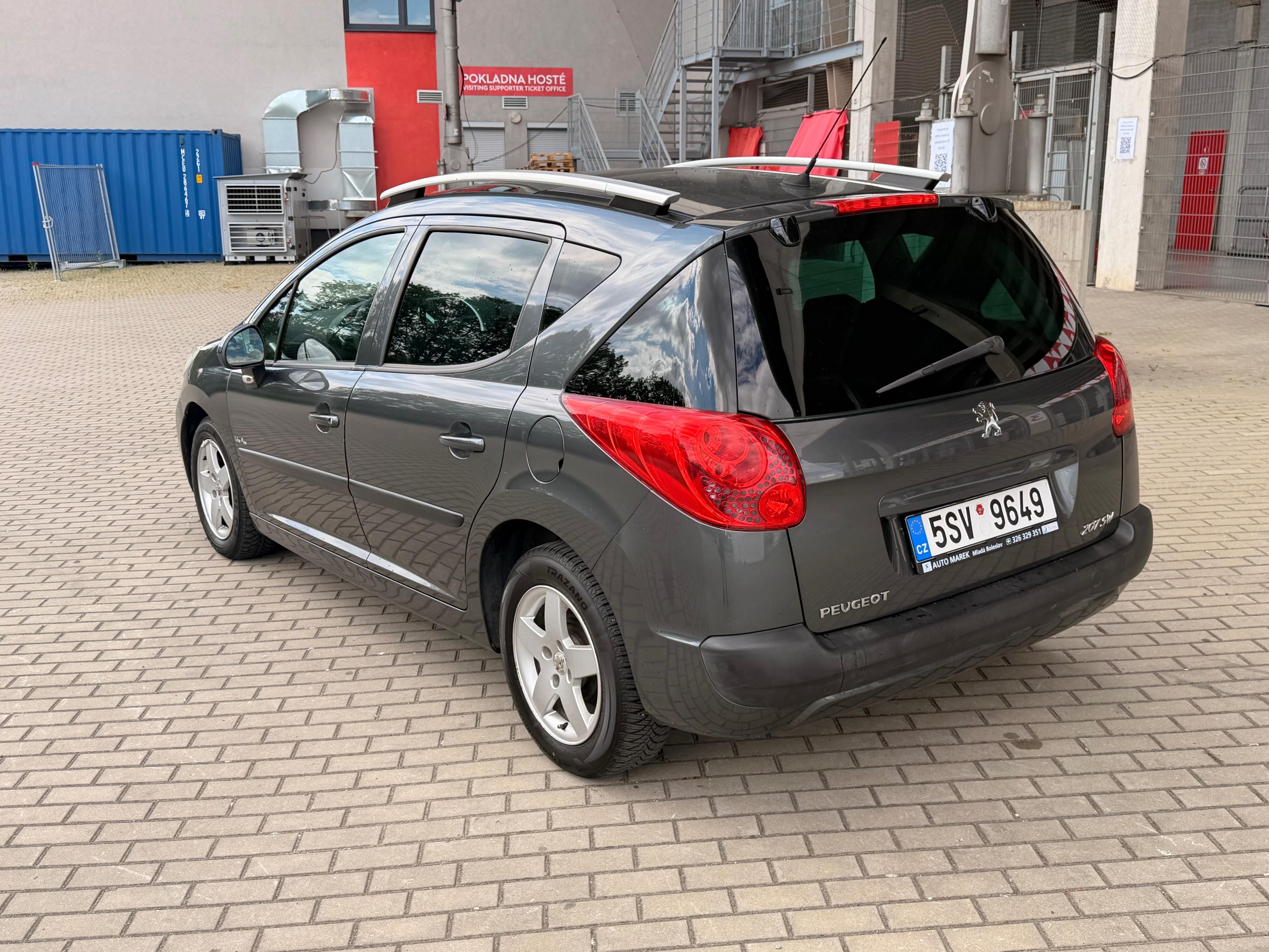 Peugeot 207, 1,4VTi, 70kw, Panorama - fotka 3