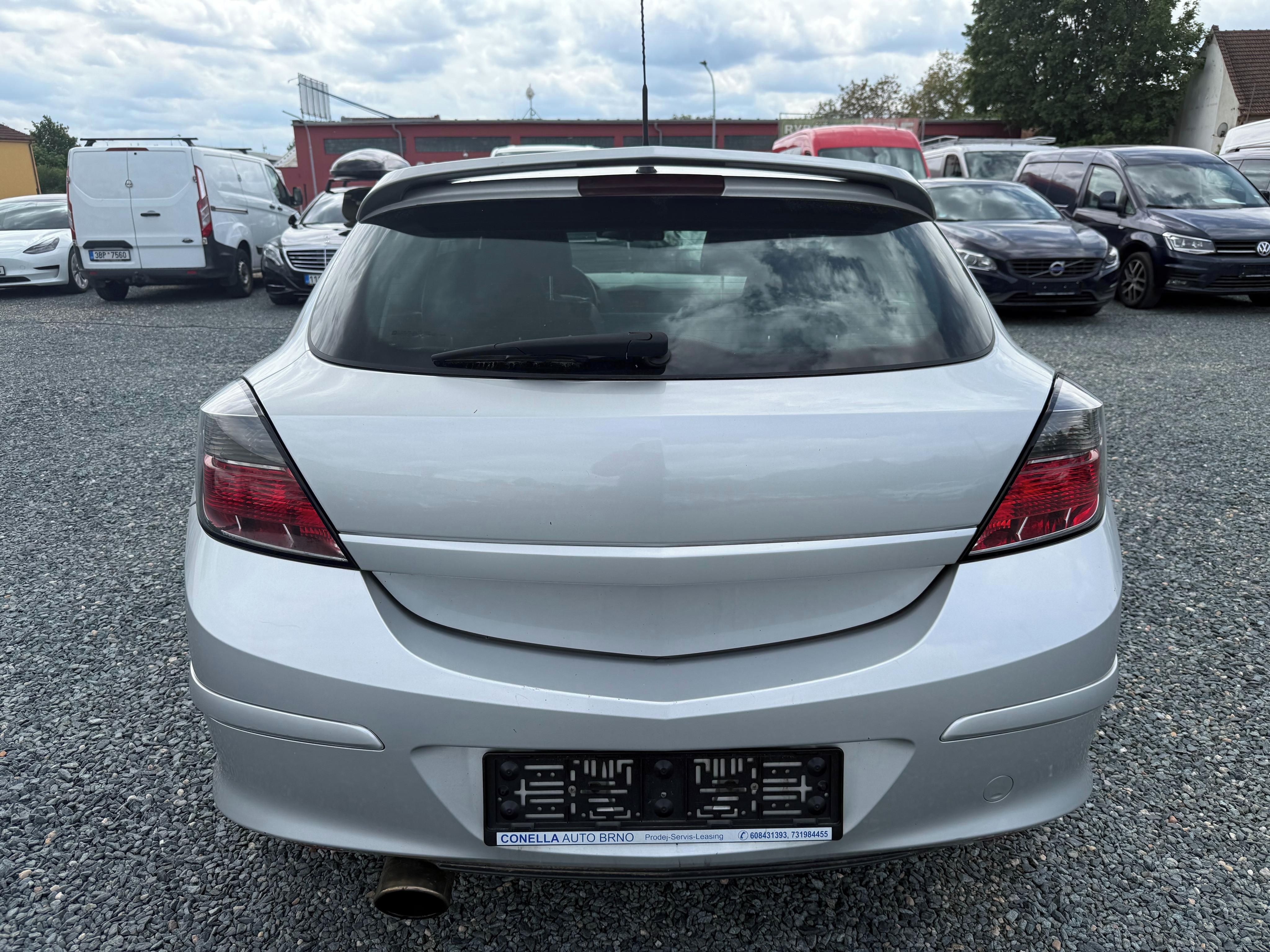 Opel Astra, GTC 2.0 Turbo Cosmo - fotka 4