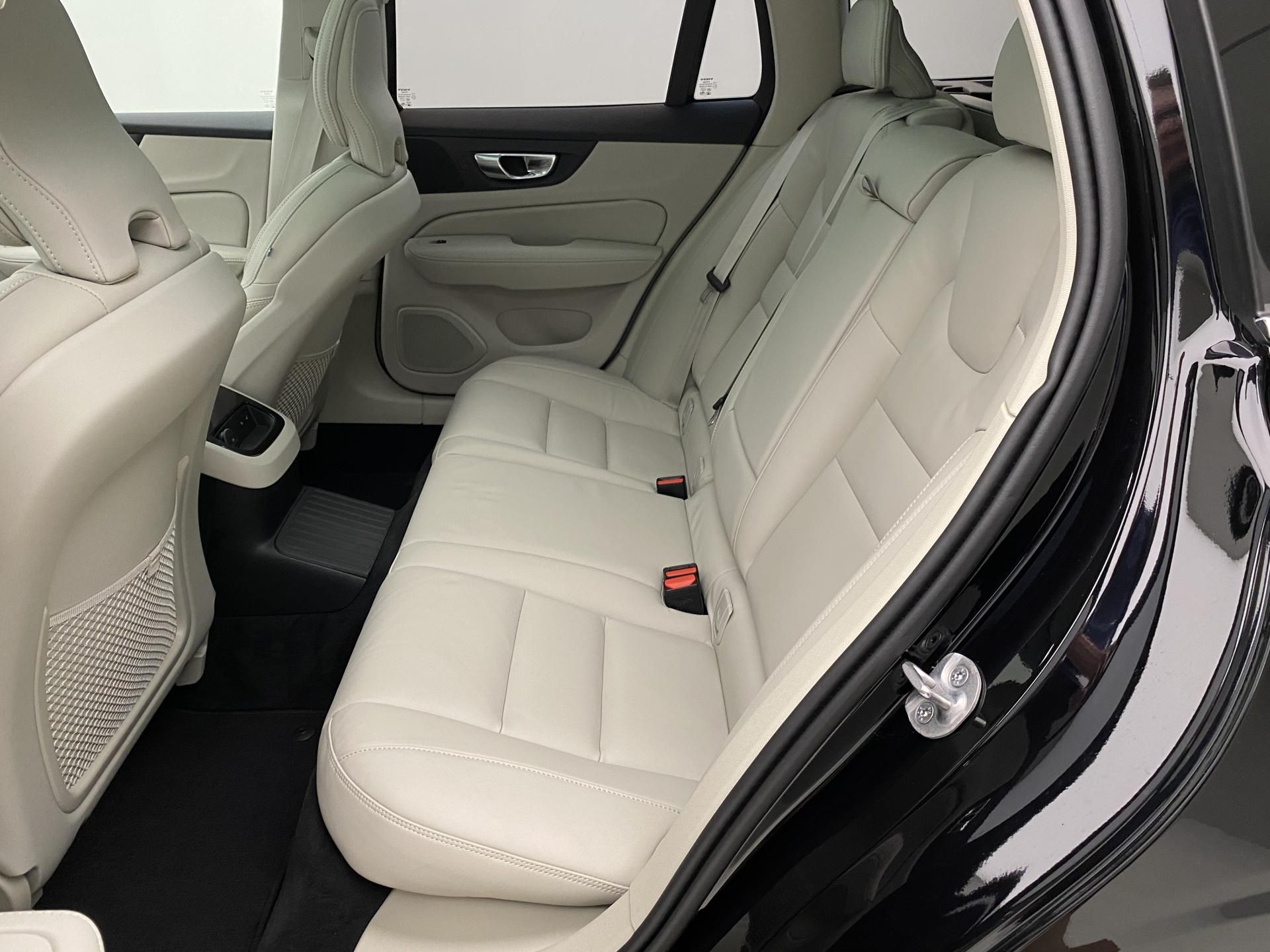 Volvo V60, T6 AWD RECHARGE BRIGHT ULTRA - fotka 5
