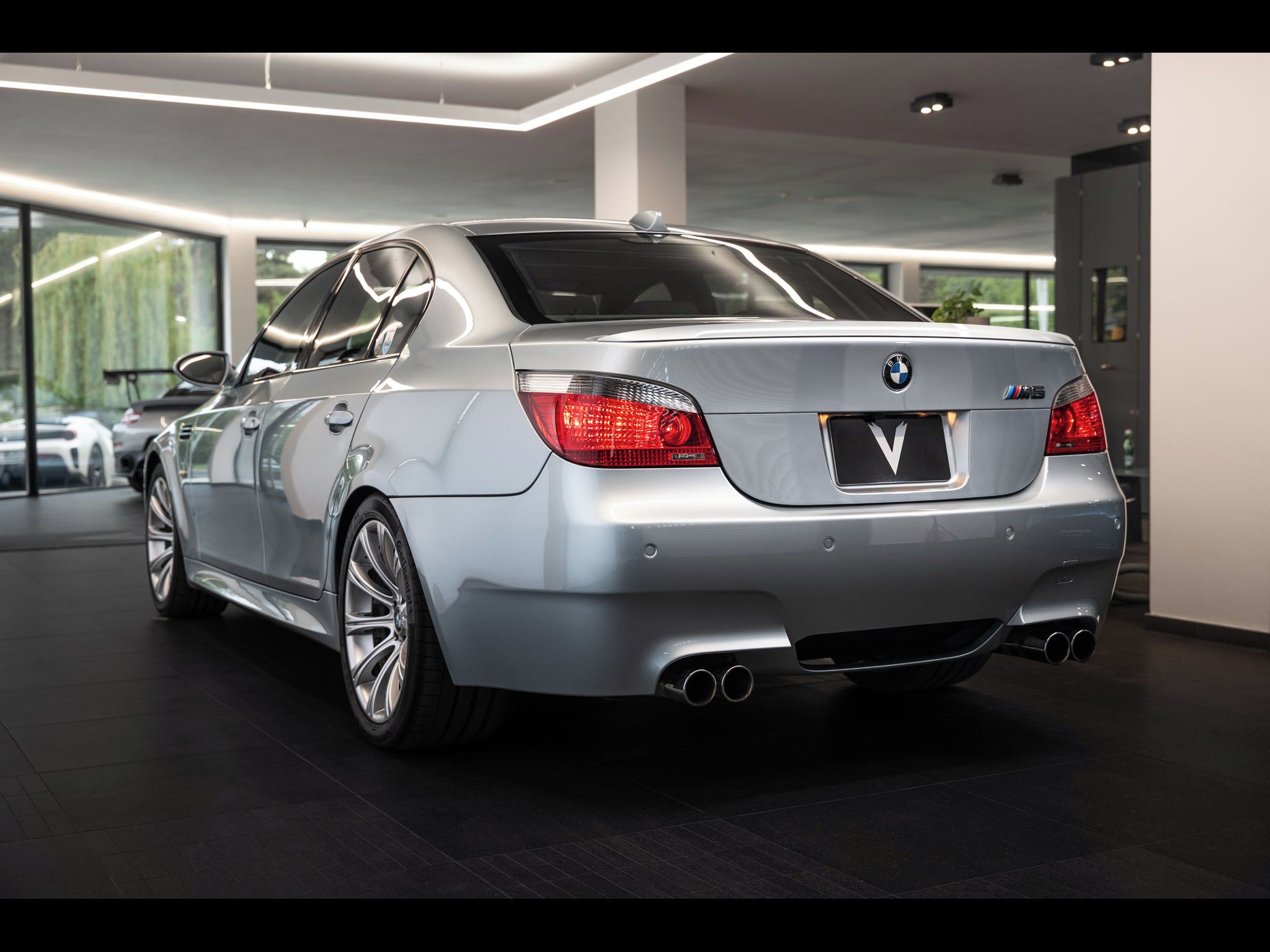 BMW M5, V10/SMG/CarPlay/Kamera - fotka 4