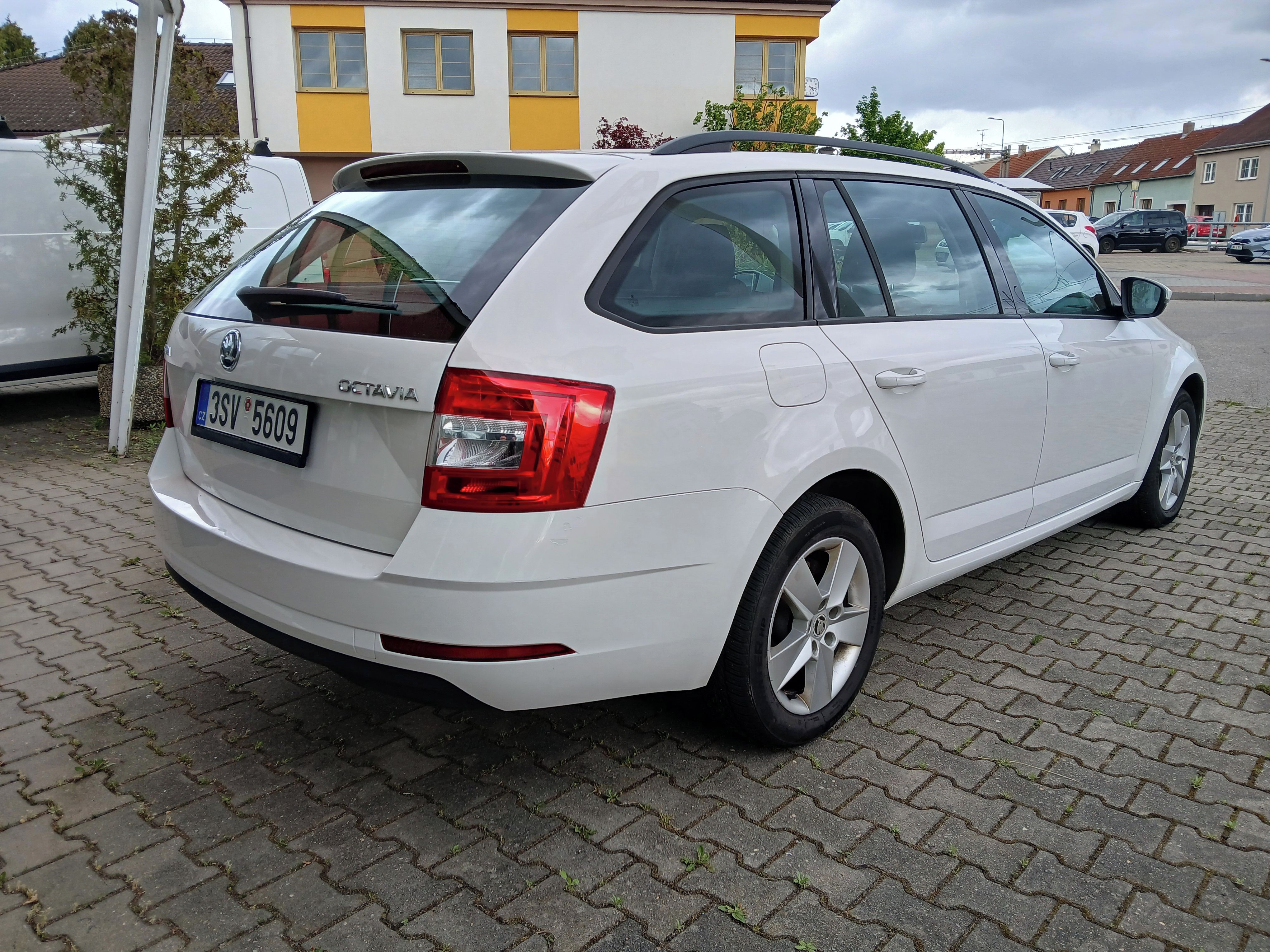Škoda Octavia, 1.6.TDI 85kW,CZ, manuál. - fotka 5