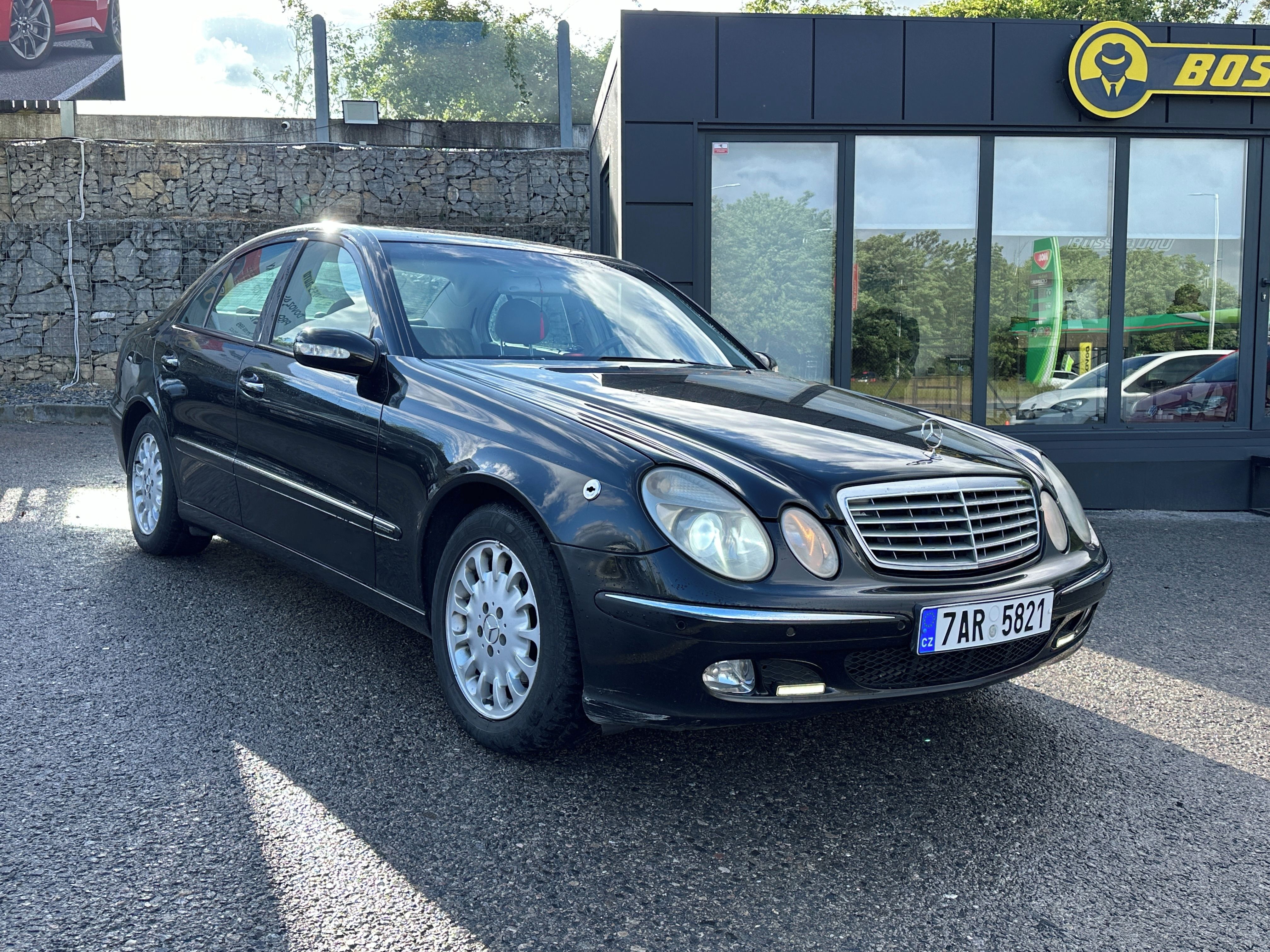 Mercedes-Benz Třídy E, Mercedes-Benz E 320 2004 - fotka 2