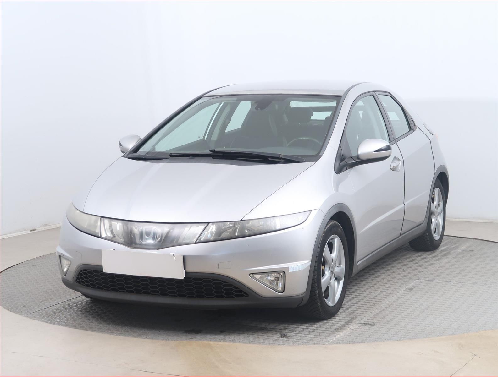 Honda Civic, 1.8 i, Automatická klima - fotka 2